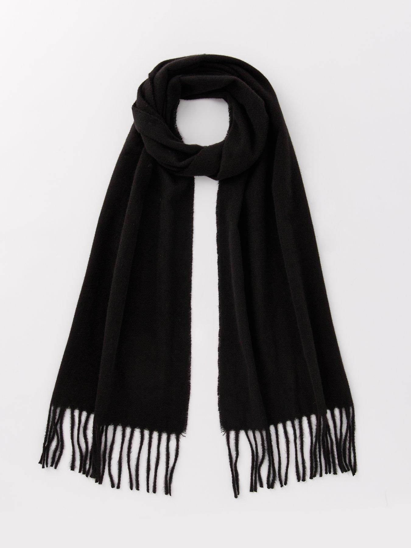 everyday-scarf--blackoutfit