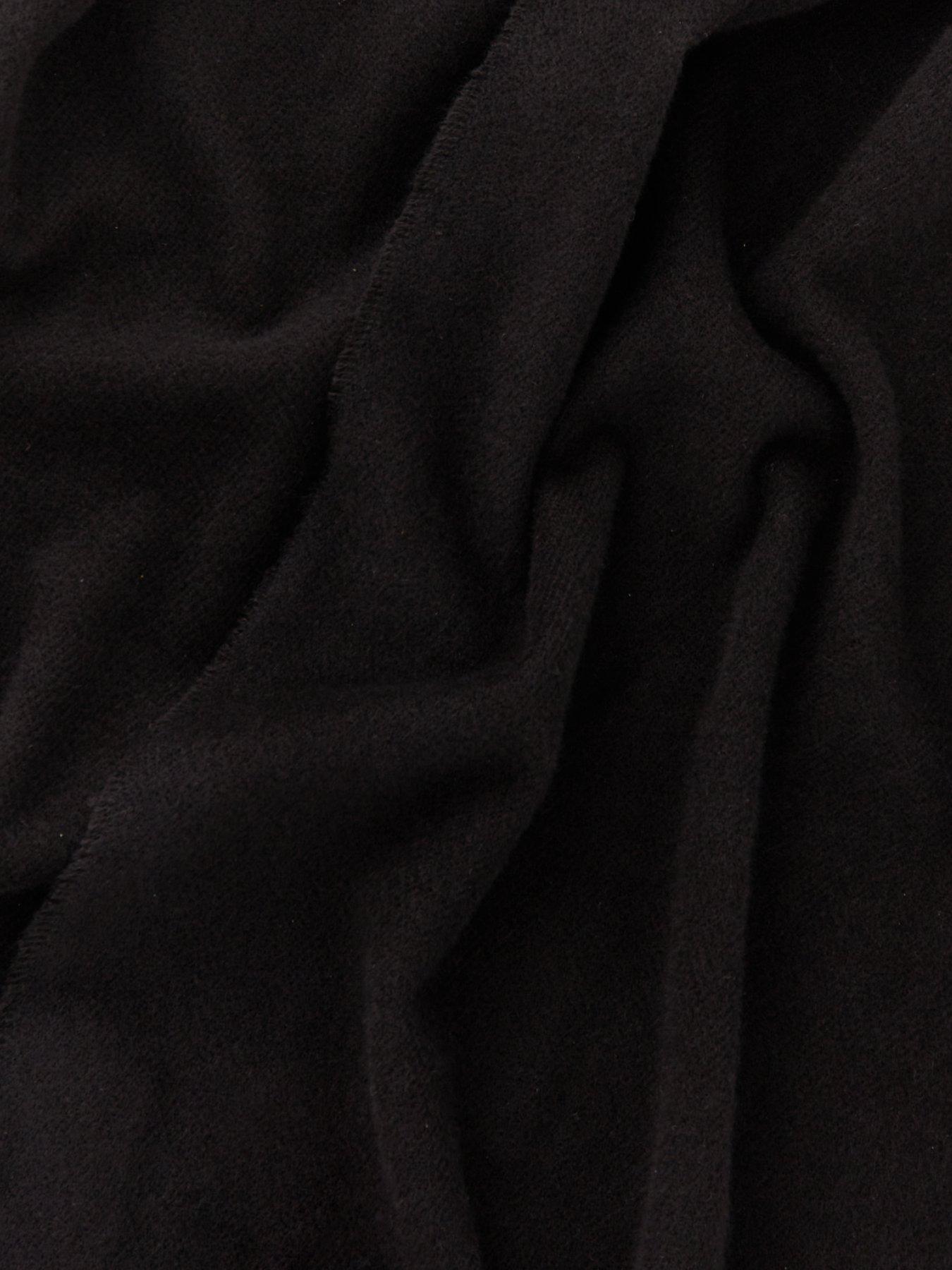 everyday-scarf--blackdetail