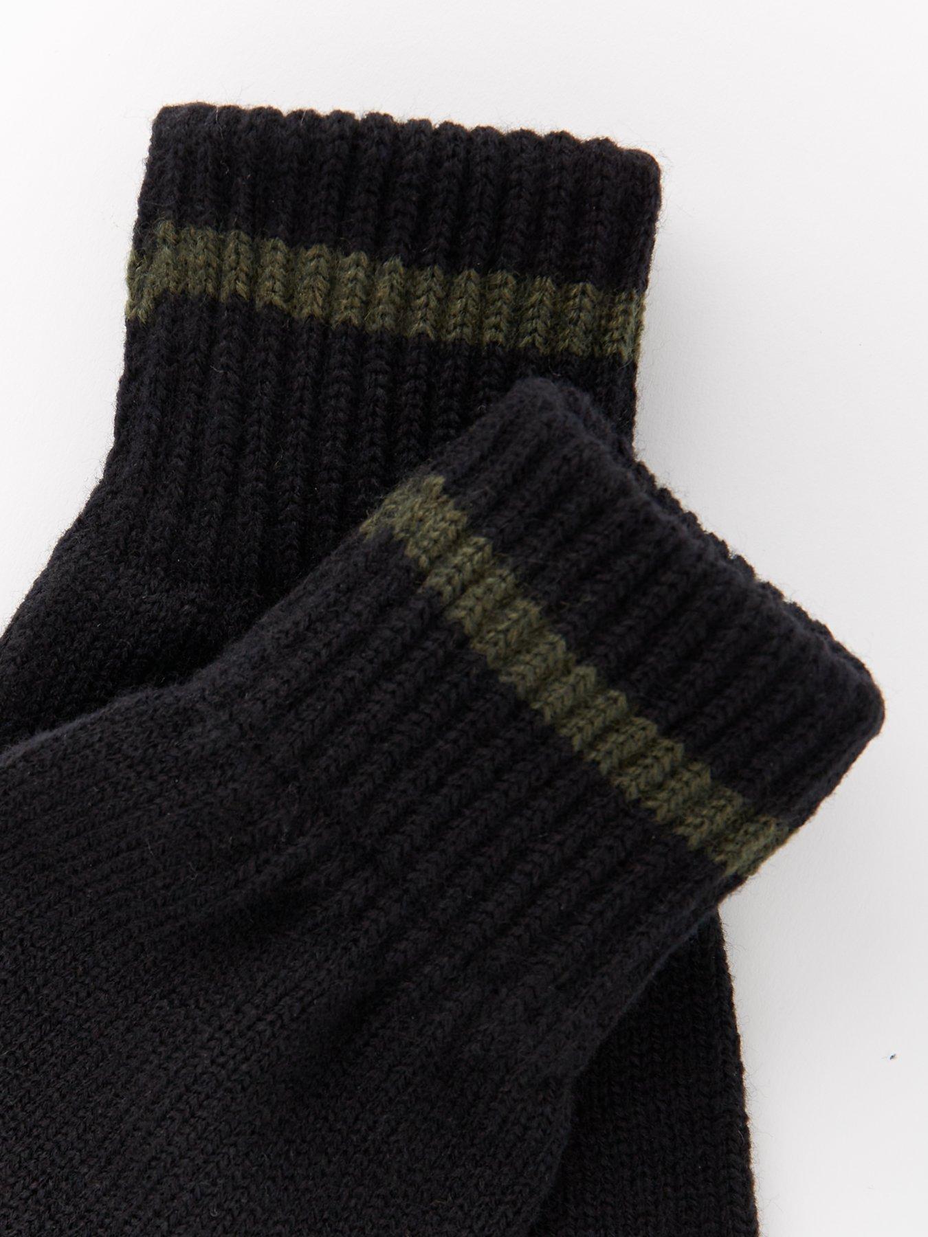 everyday-knitted-gloves-blackoutfit