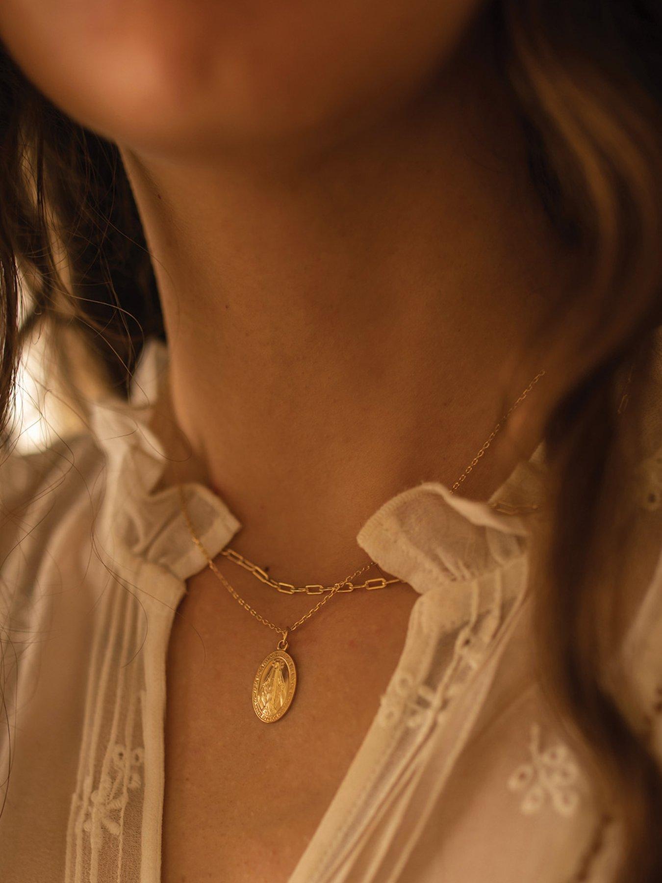 elk-bloom-dainty-14k-gold-plated-virgin-mary-miraculous-medal-choker-necklaceoutfit