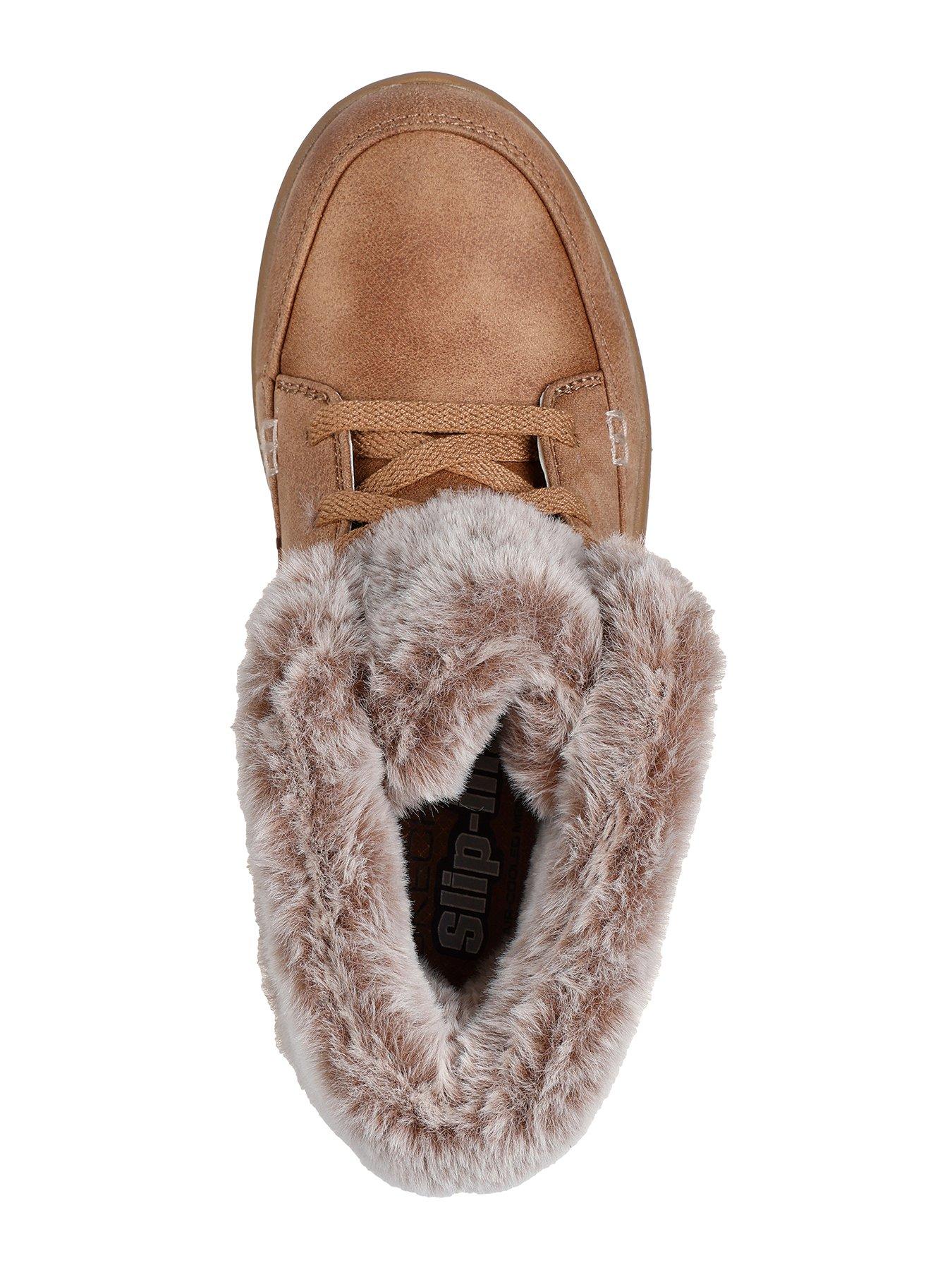 skechers-slip-ins-faux-fur-fold-over-chukka-boot-tan-brownoutfit