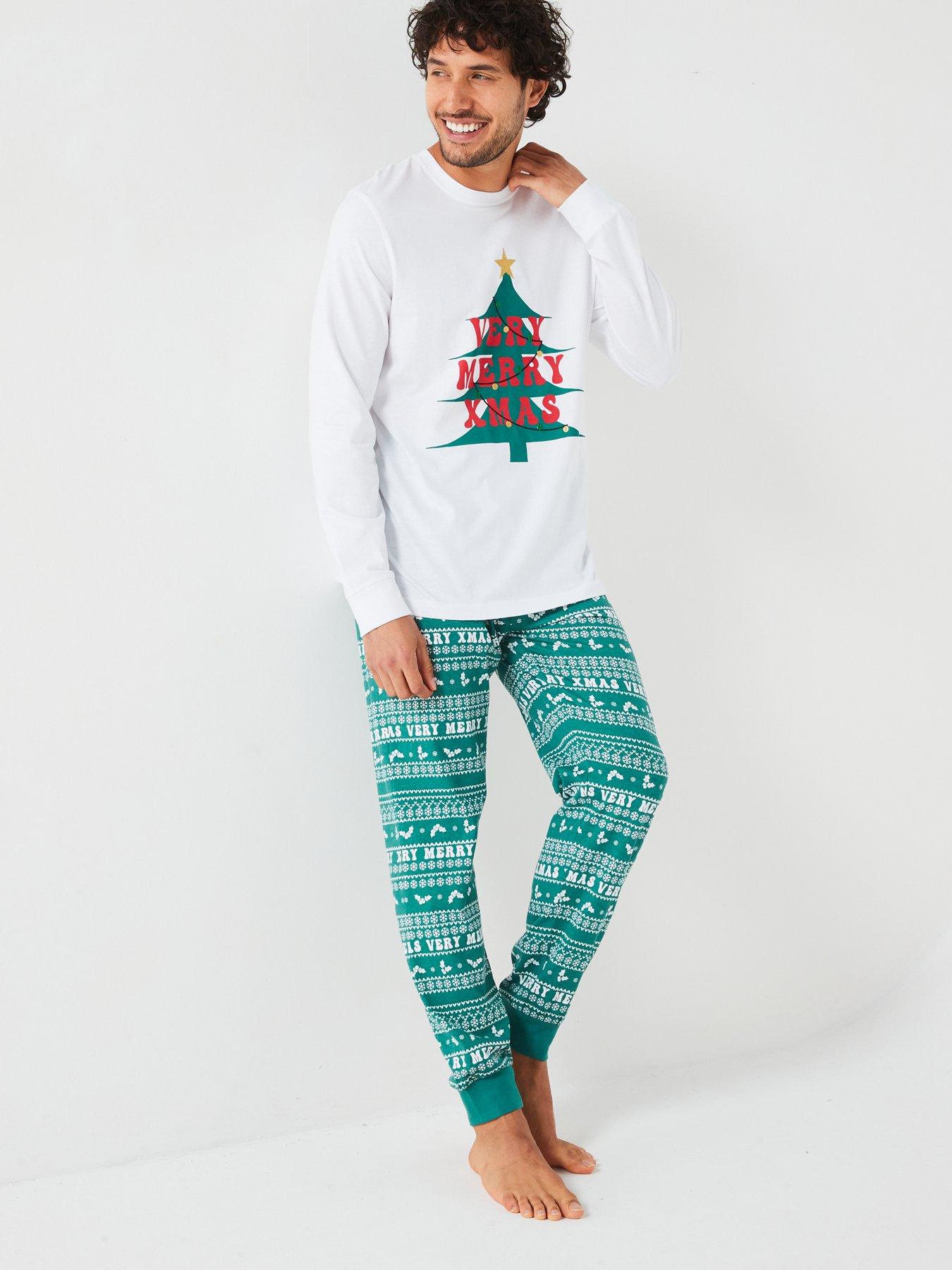 very-man-mens-family-christmas-pj-printed-tee-and-jogger-greenoutfit