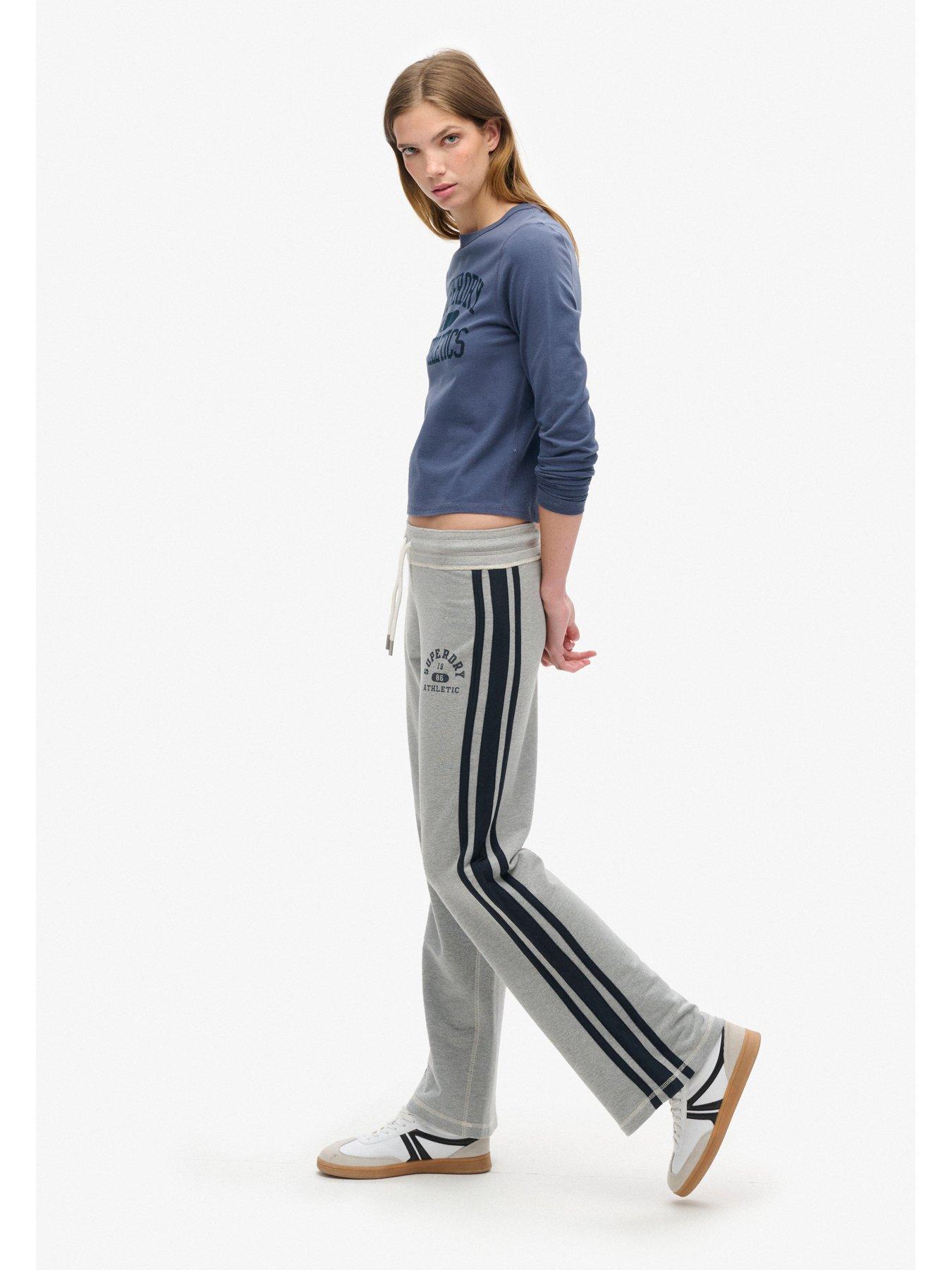 superdry-athletic-stripe-flare-jogger-greyoutfit