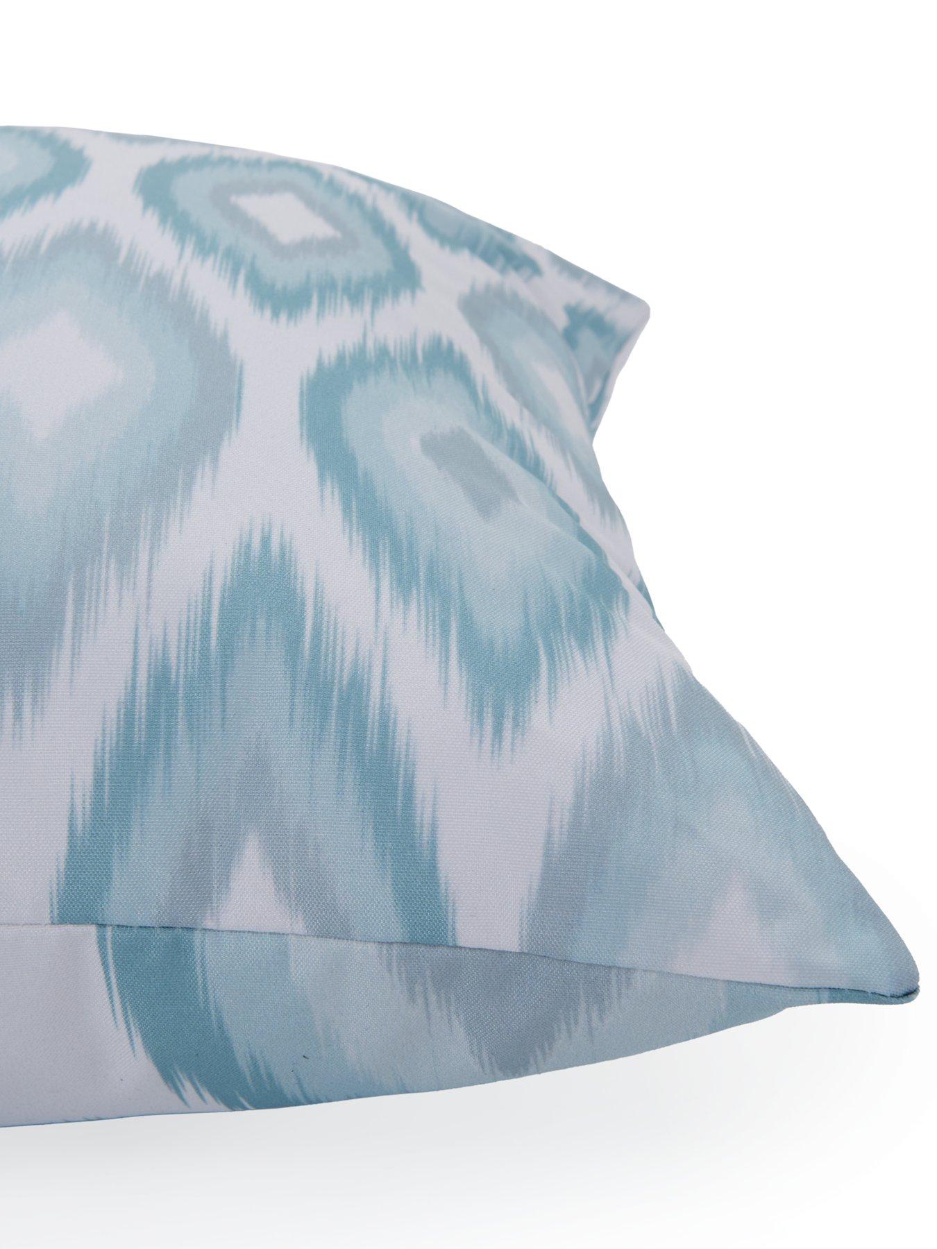 very-home-ikat-reversible-indooroutdoor-cushiondetail