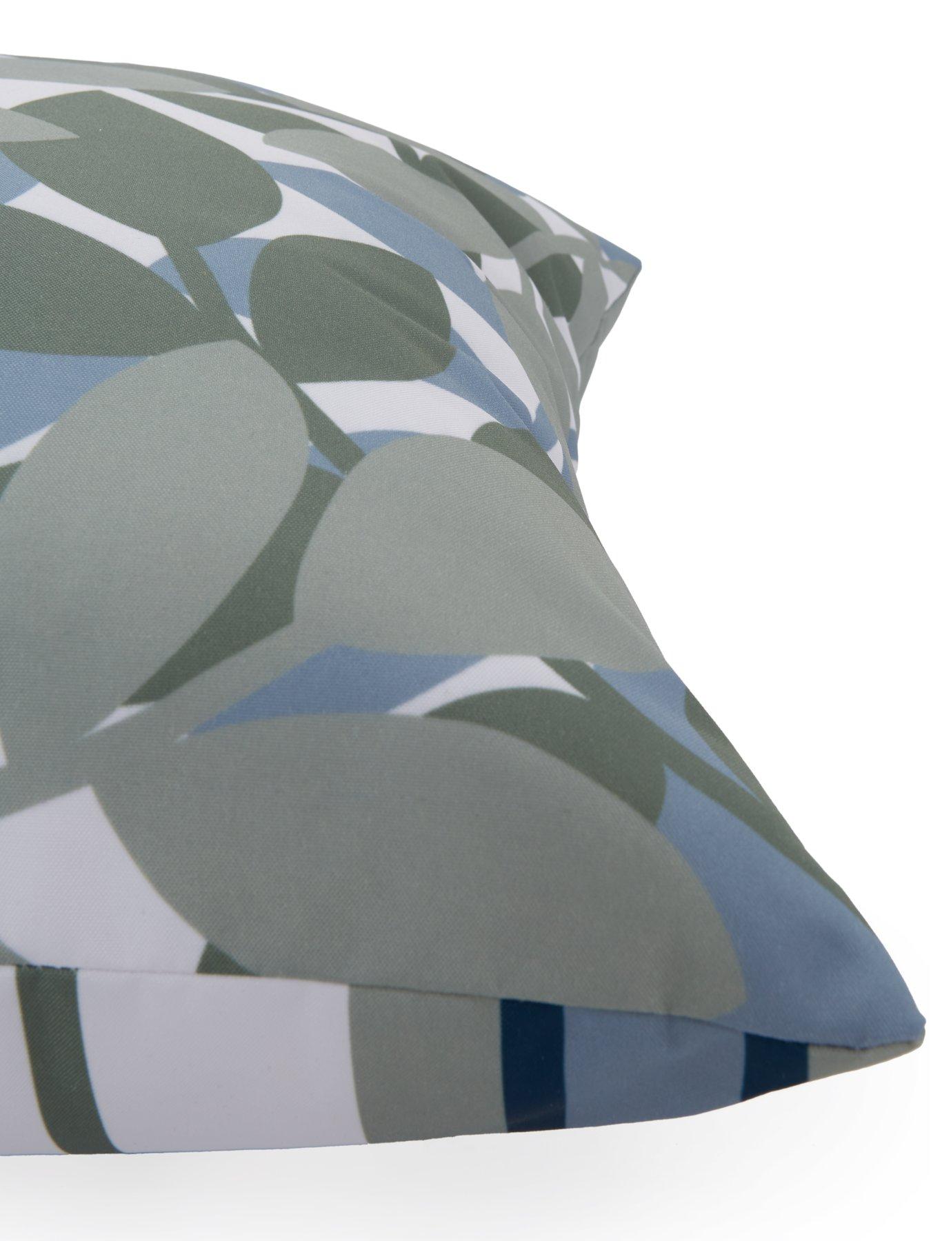 very-home-leaf-stripe-reversible-indooroutdoor-cushiondetail