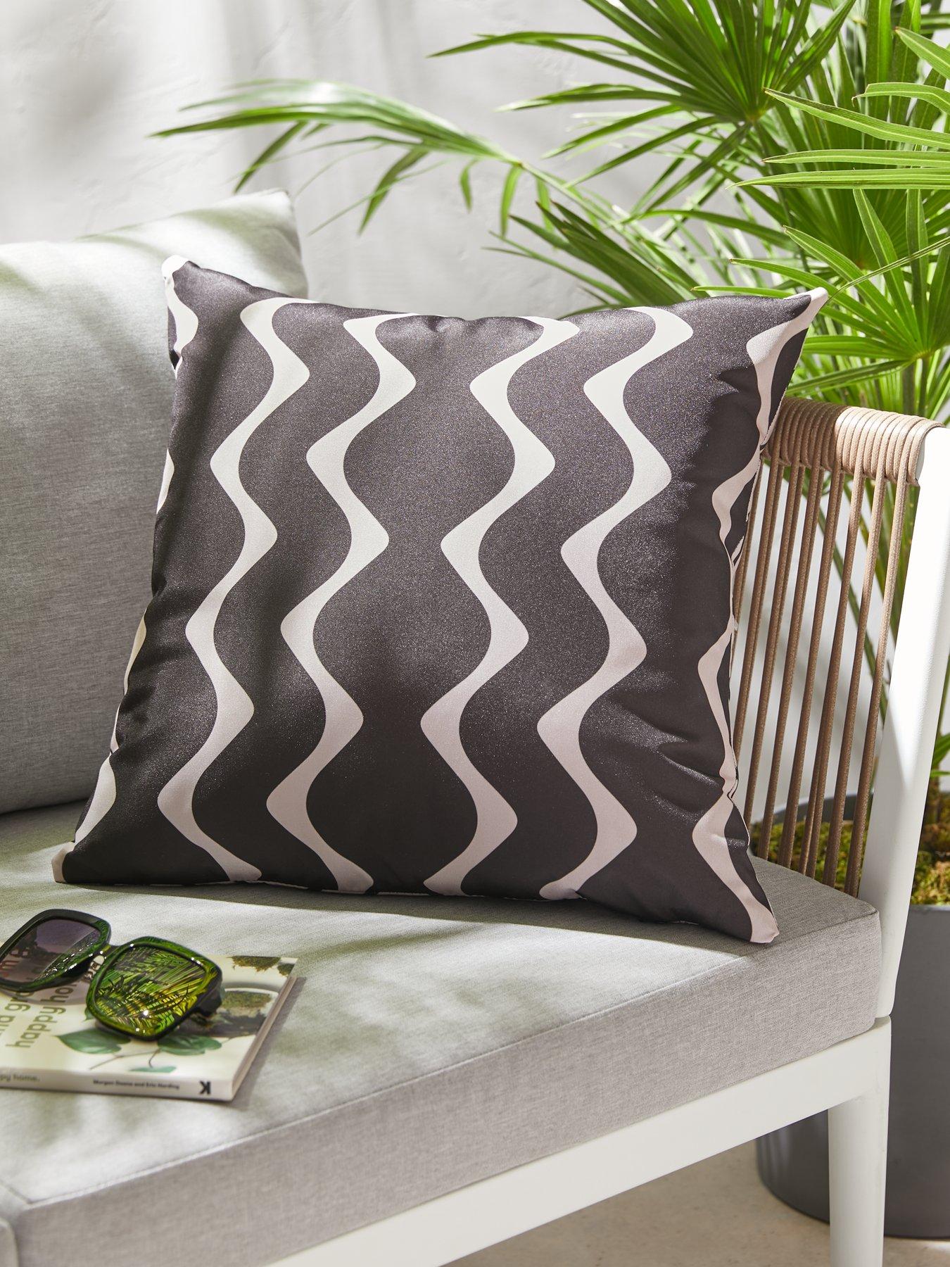 very-home-zig-zag-reversible-indooroutdoor-cushion