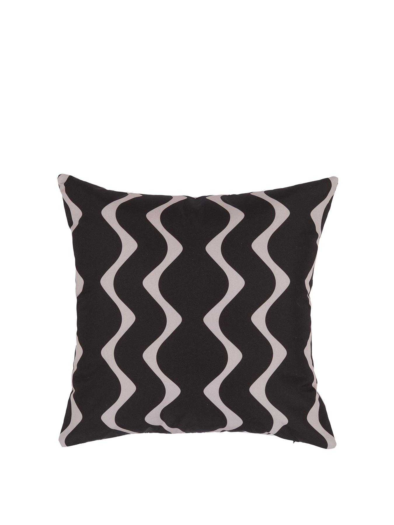 very-home-zig-zag-reversible-indooroutdoor-cushionstillFront