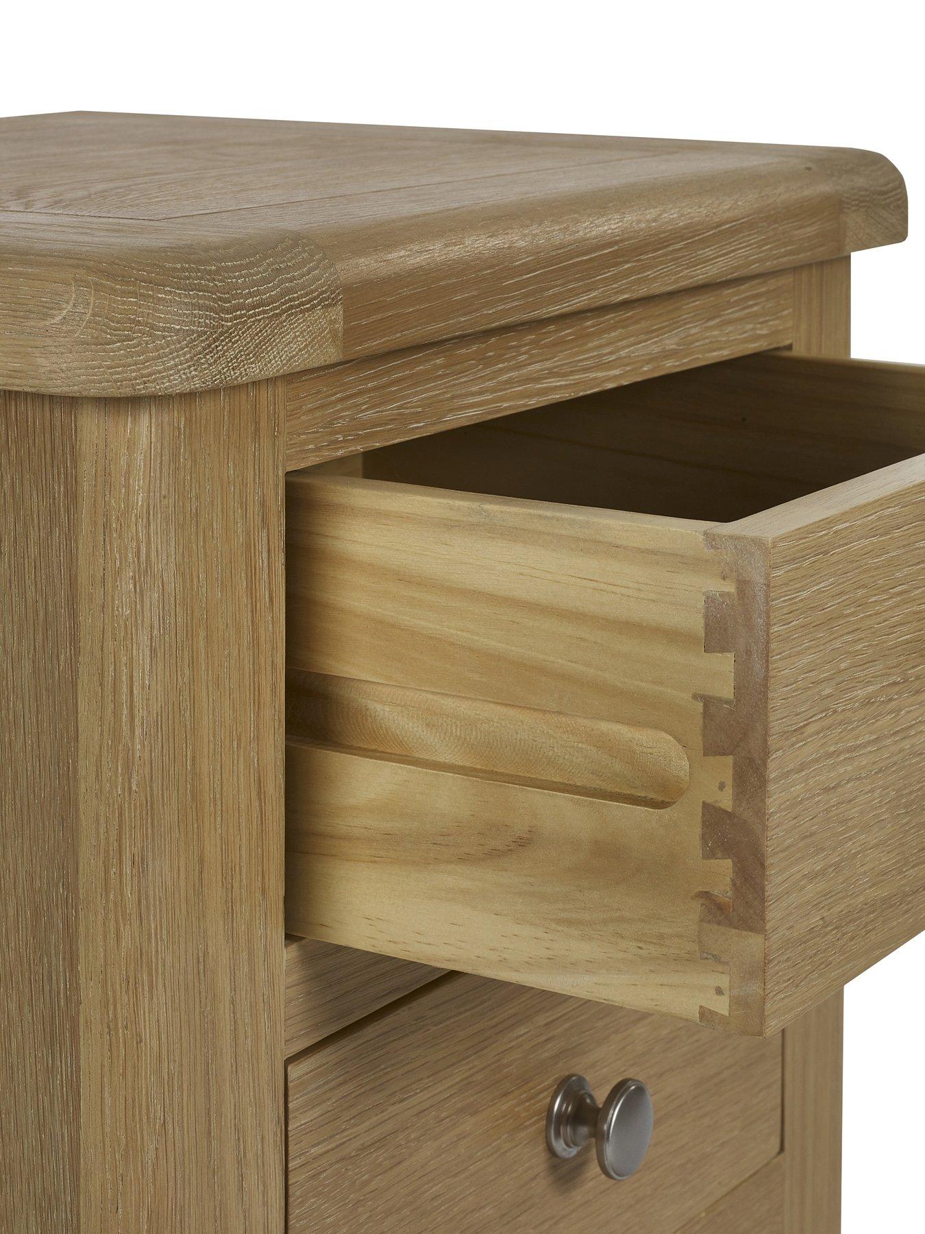 julian-bowen-memphis-limed-oak-3-drawer-bedsideoutfit