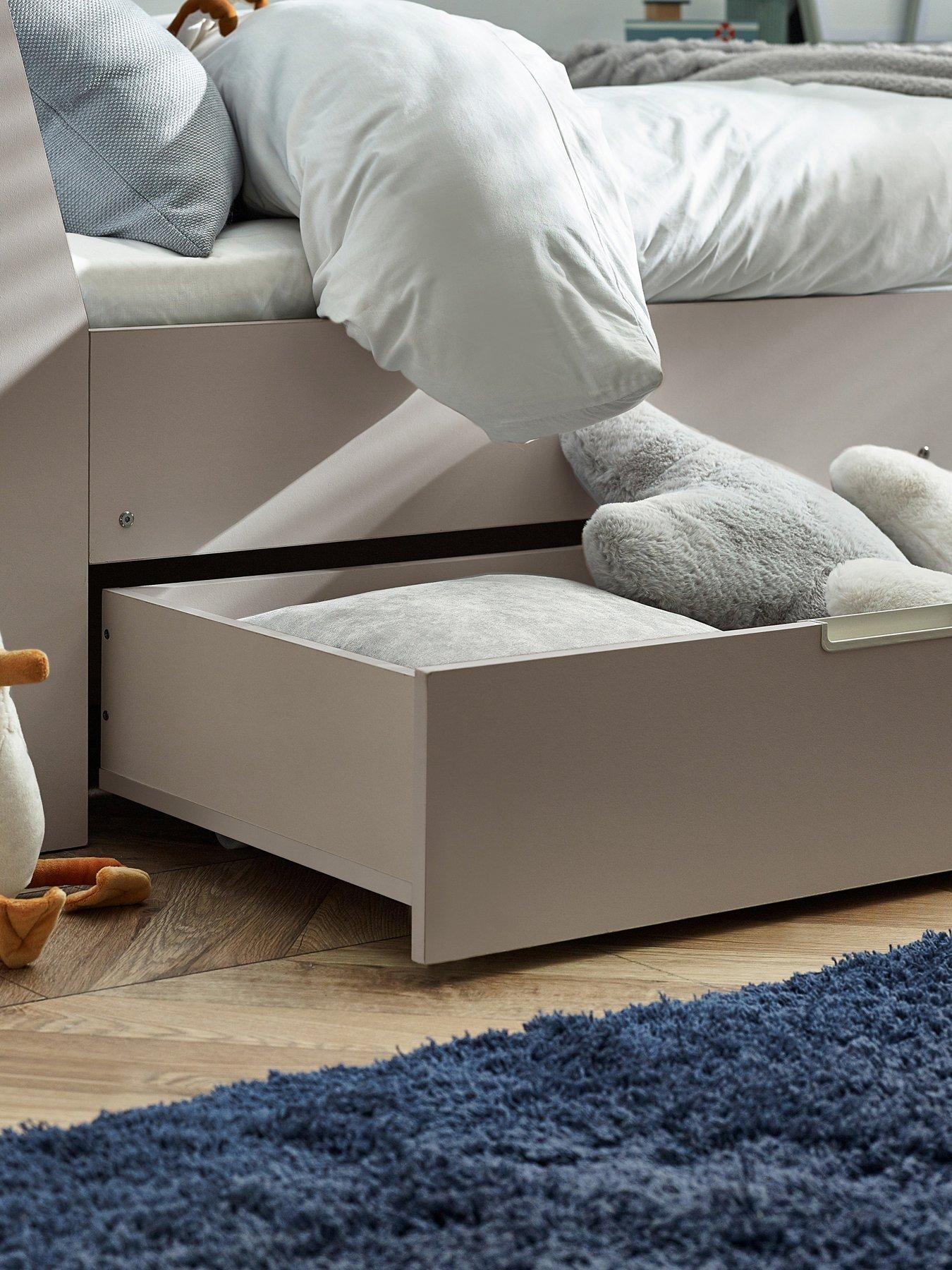 julian-bowen-cyclone-daybed-taupeoutfit