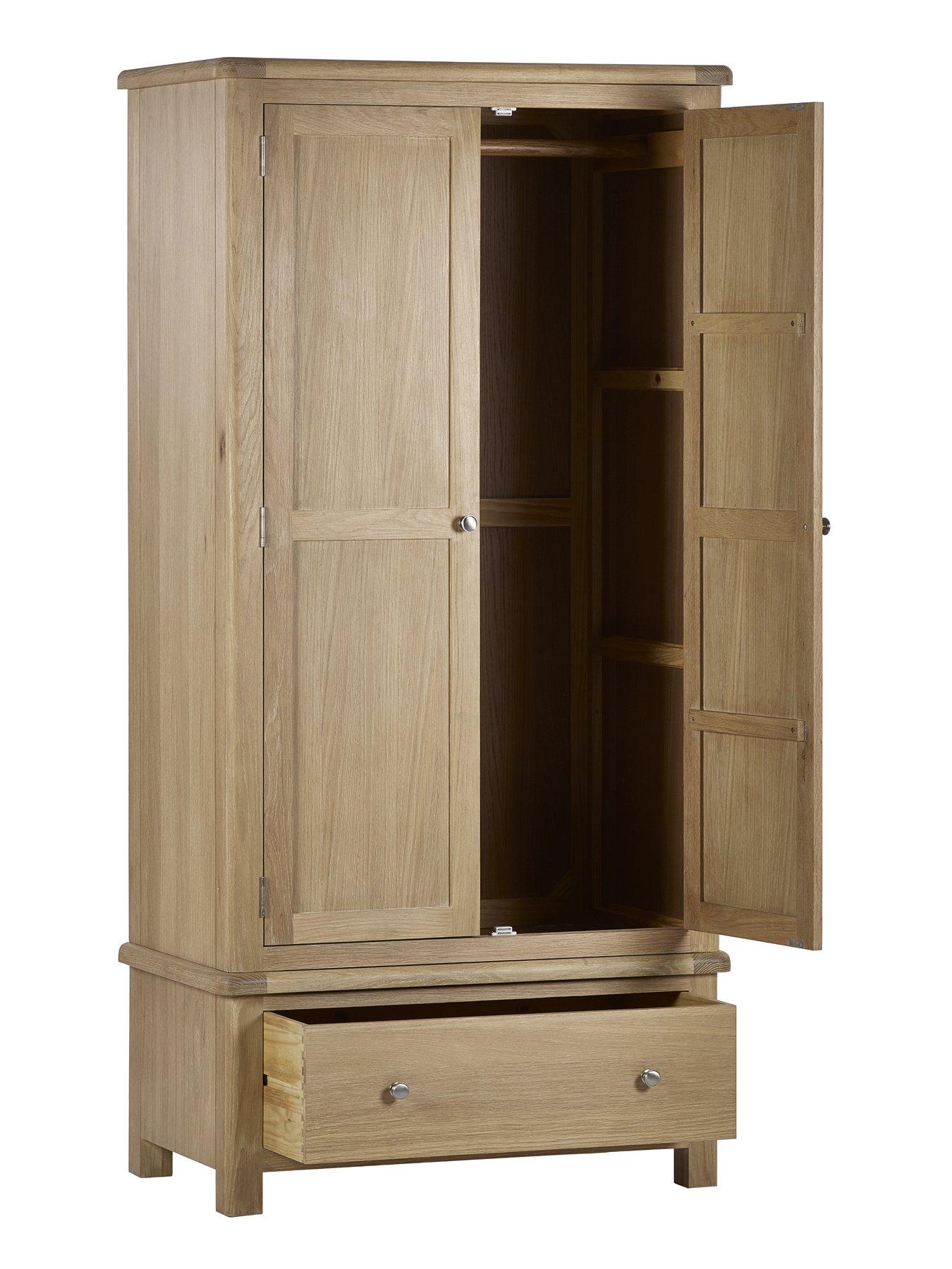 julian-bowen-memphis-limed-oak-2-door-1-drawer-wardrobeoutfit