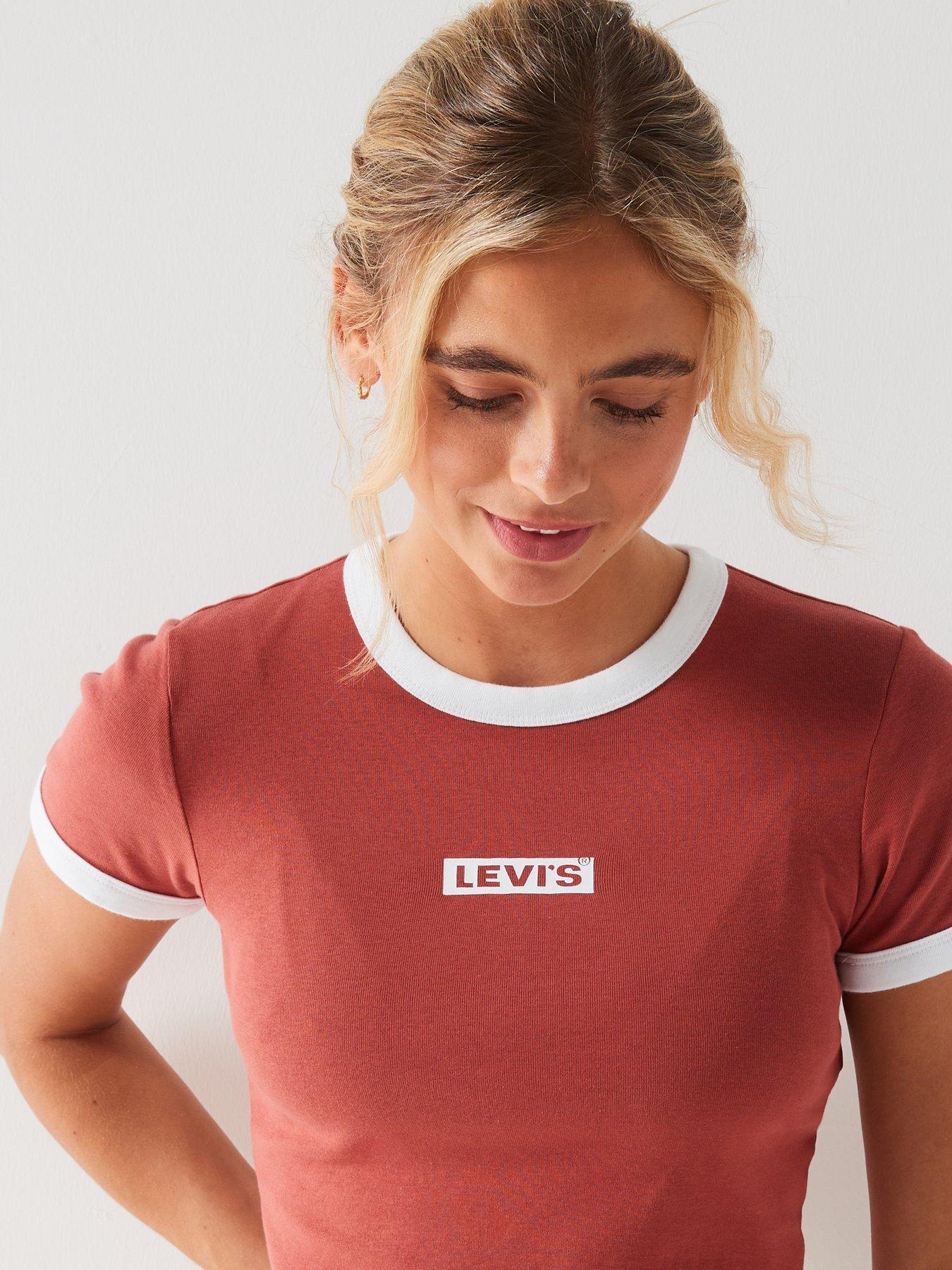 levis-graphic-t-shirt-marsalabright-whiteoutfit