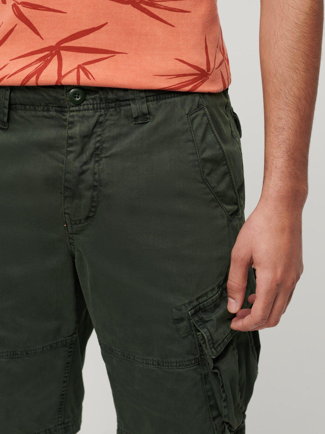 superdry-superdry-core-cargo-shorts-dark-greenoutfit