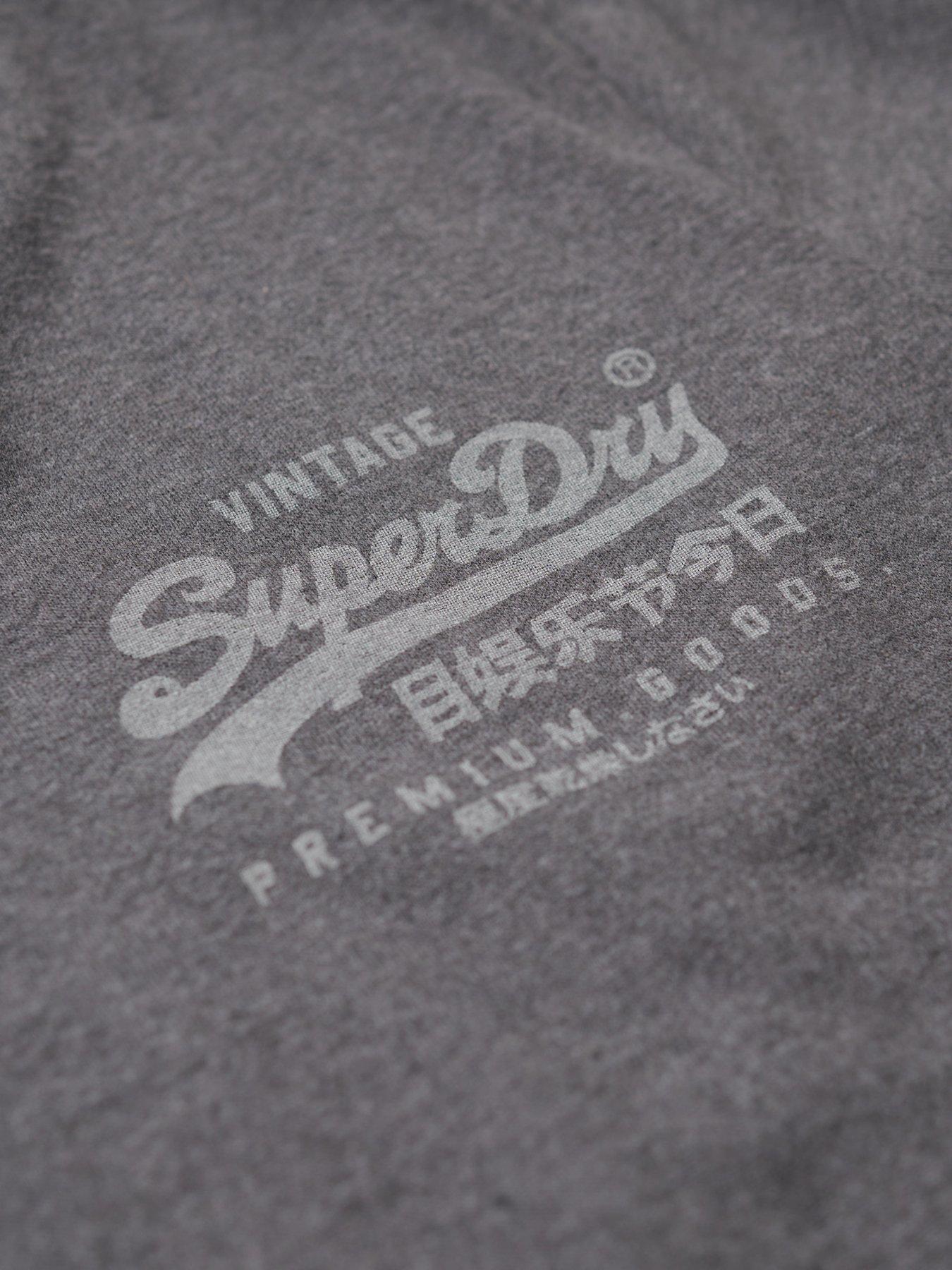 superdry-superdry-classic-vintage-logo-heritage-t-shirt-greyoutfit