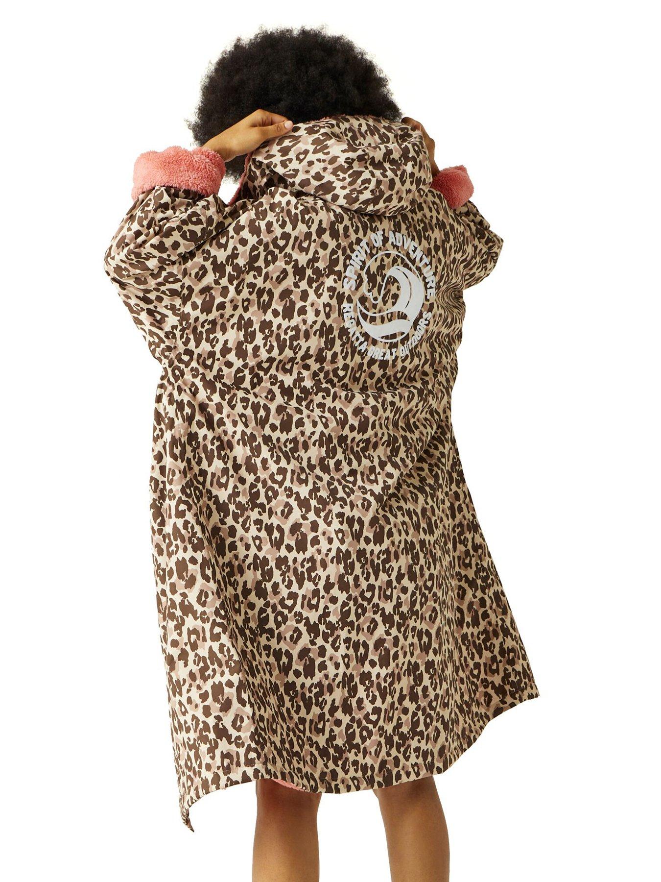 regatta-adult-waterproof-shellnbspchanging-robenbsp--leopard-printdetail