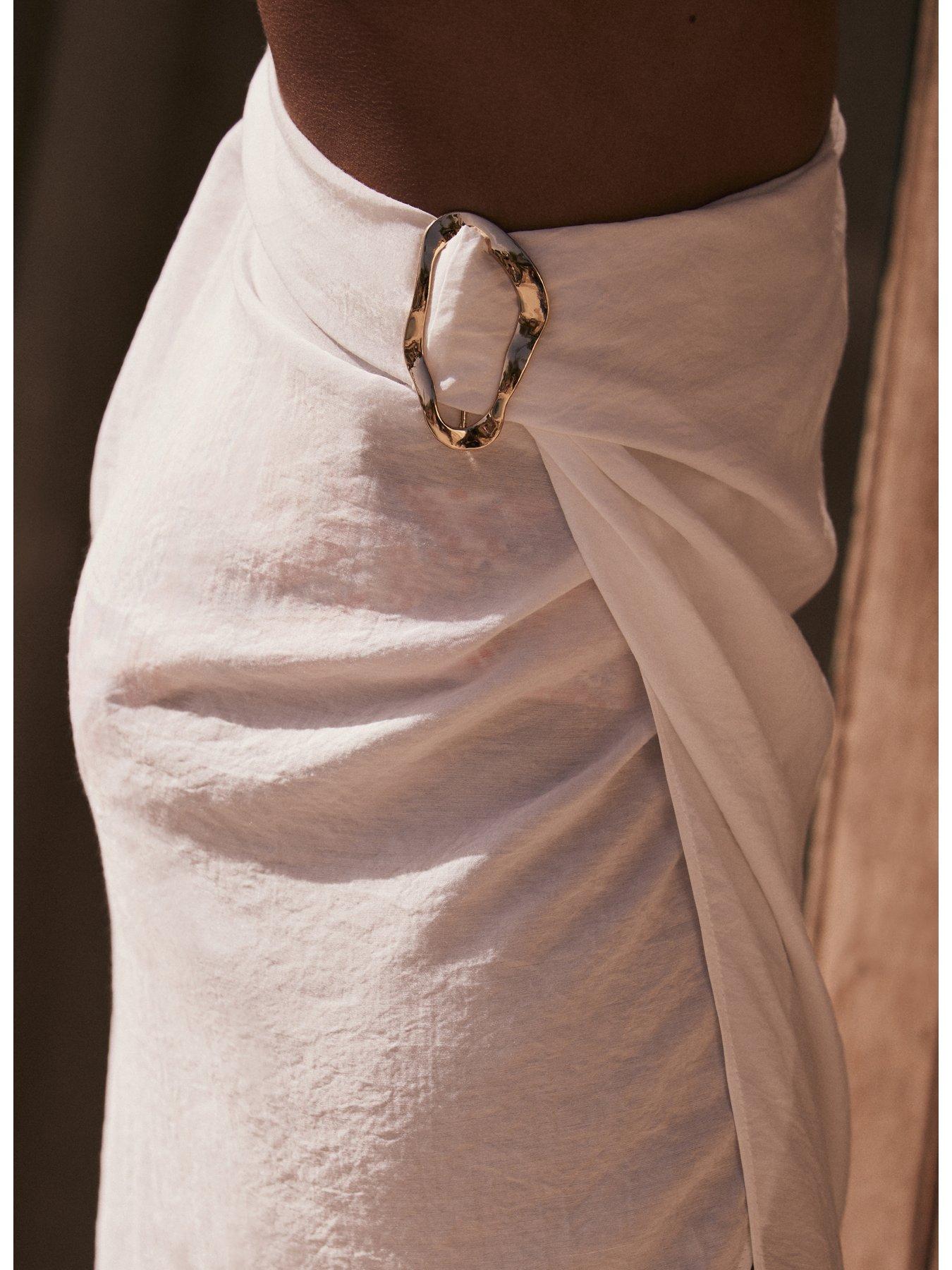 mint-velvet-white-with-gold-trim-sarongoutfit