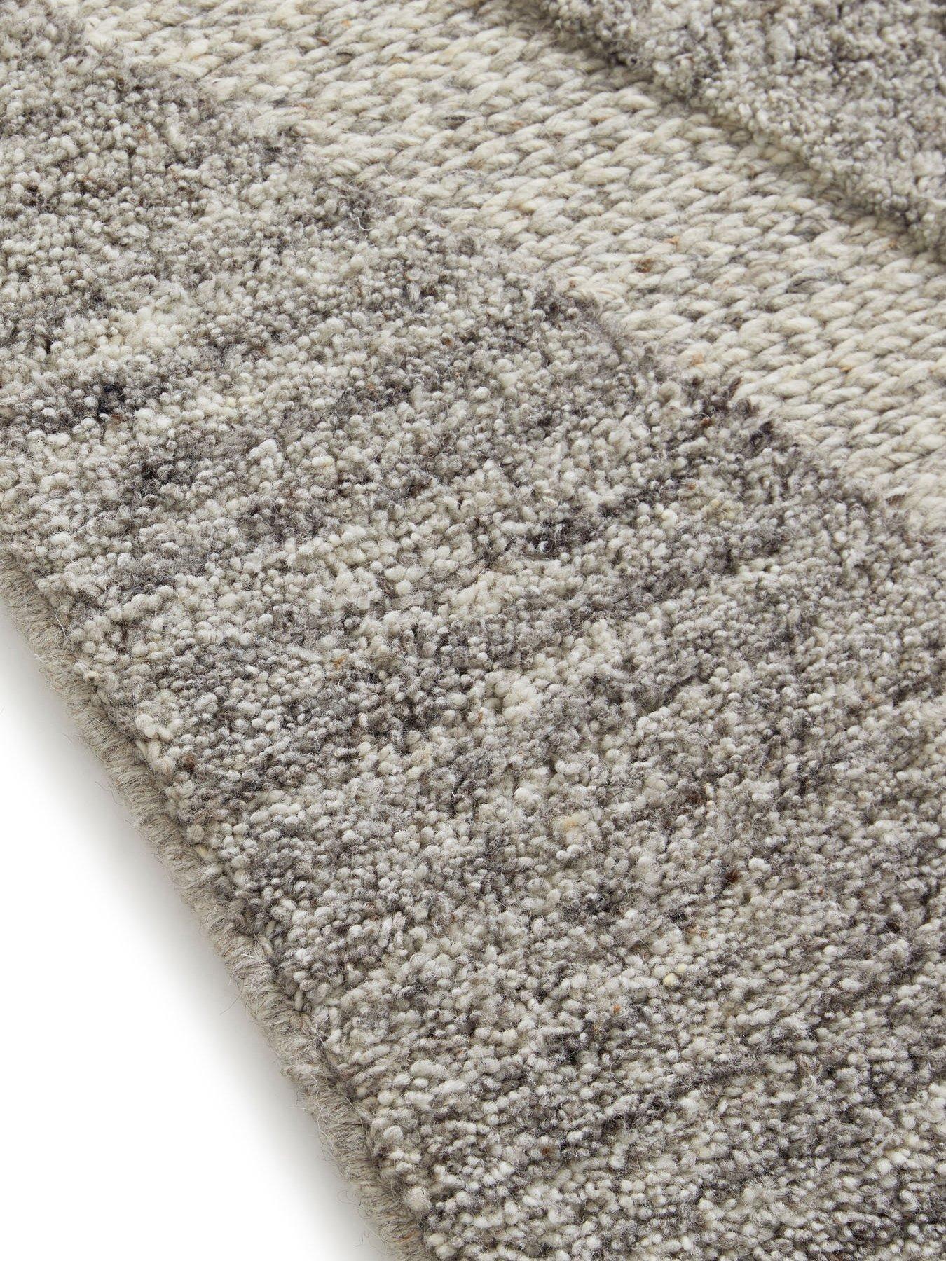 very-home-arrow-wool-rug-greyoutfit