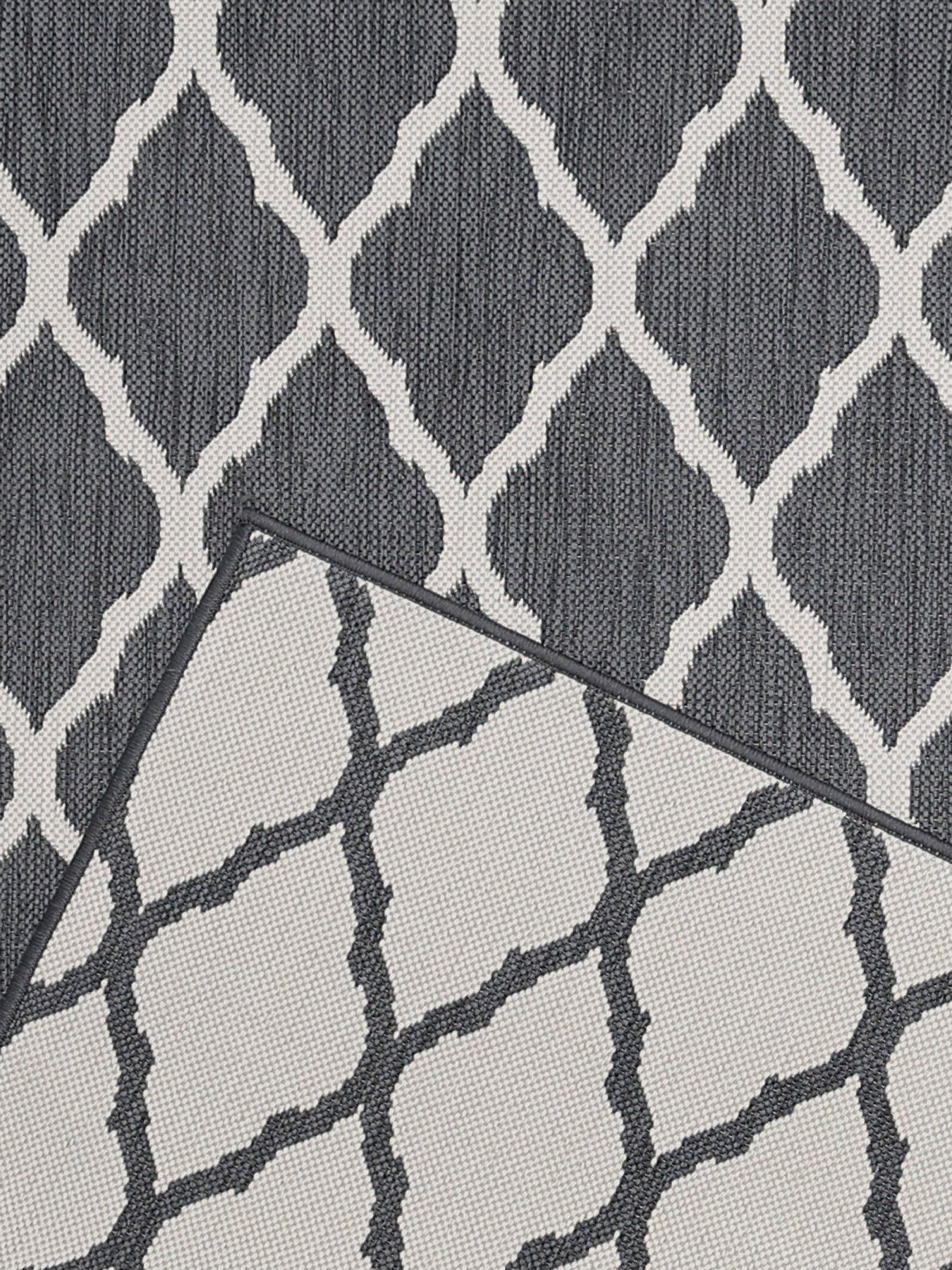 very-home-alfresco-reverse-trellis-rug-133x190detail