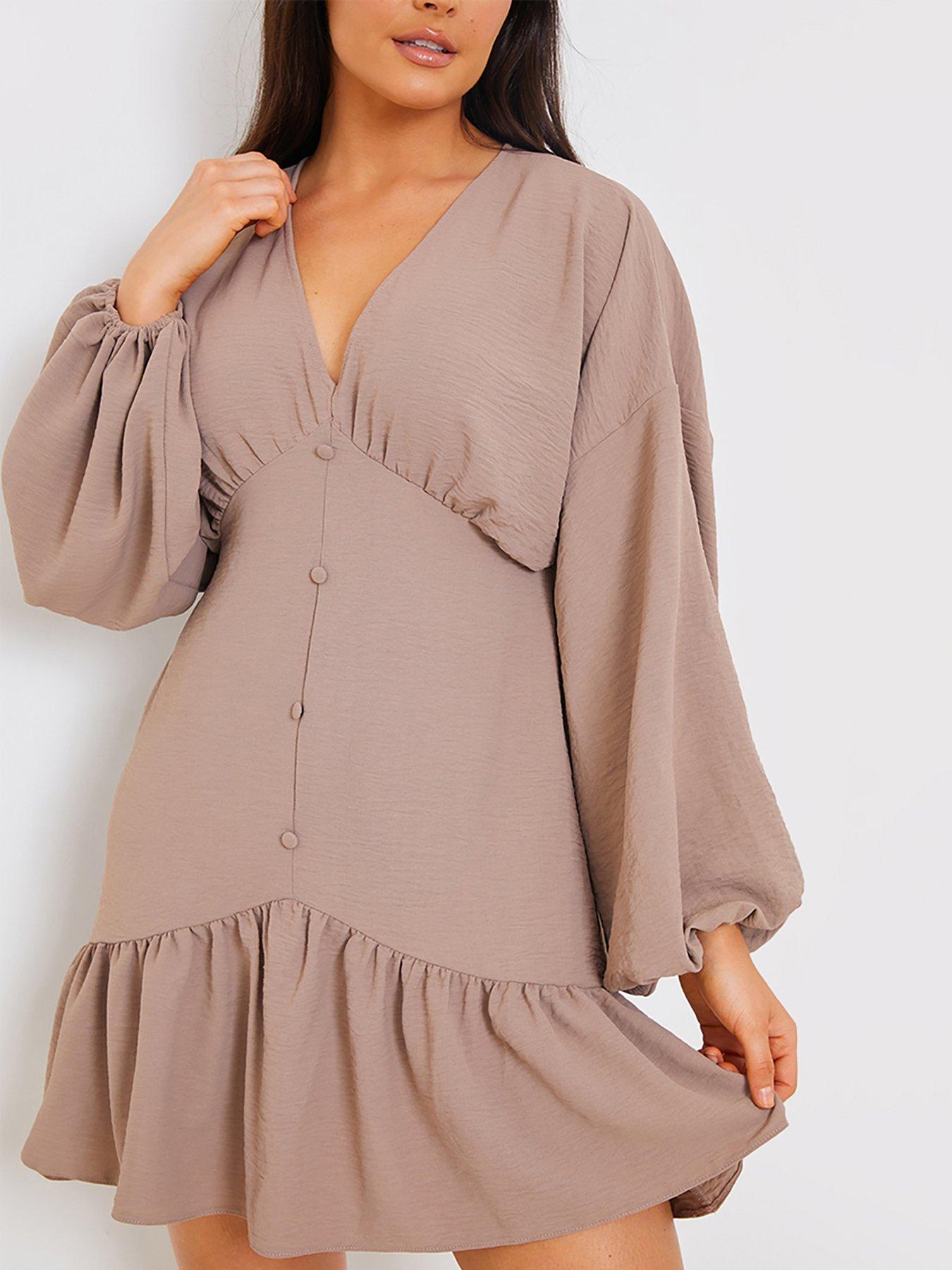 in-the-style-hannah-brown-mocha-v-neck-frill-hem-smock-dressdetail