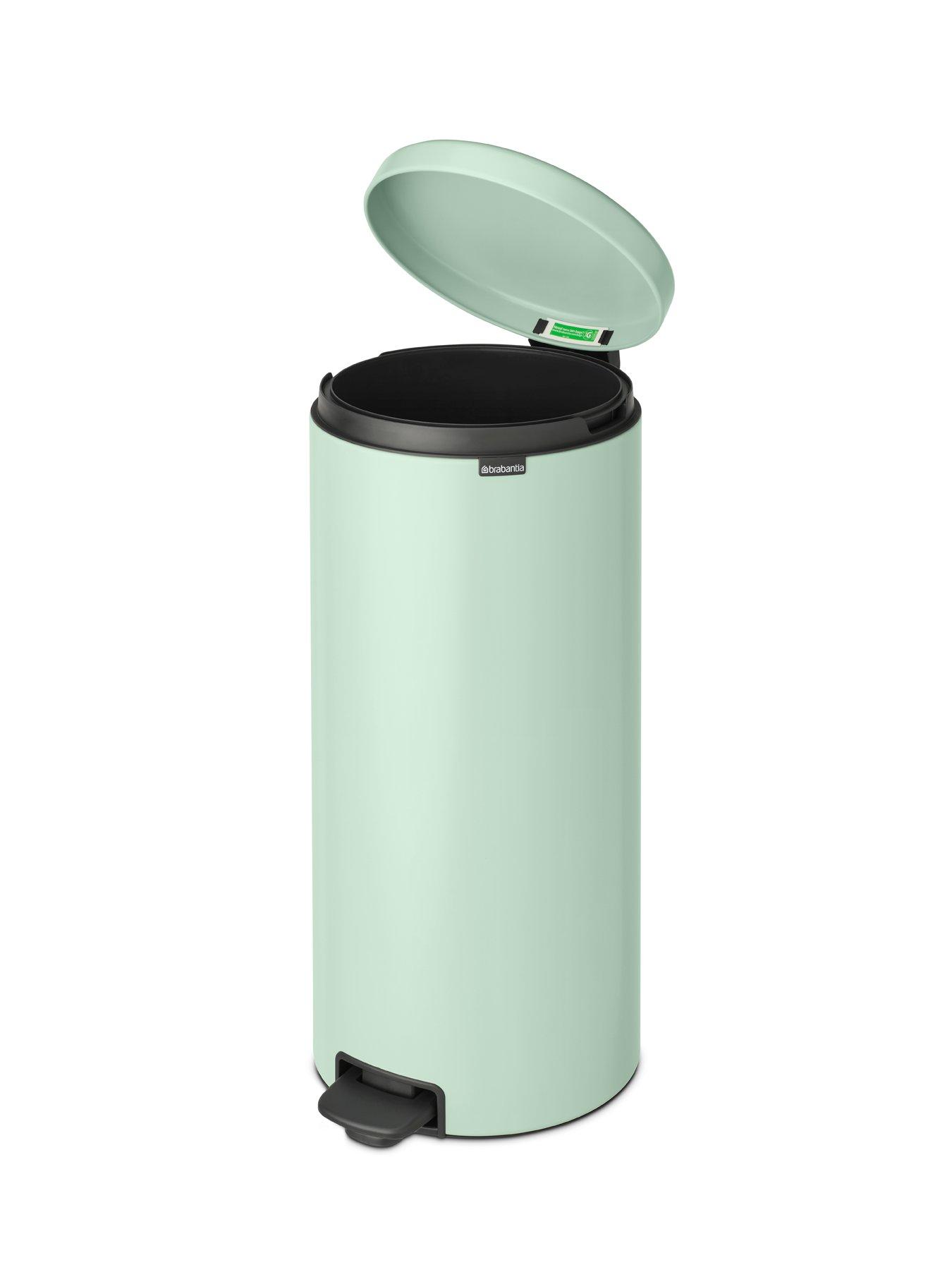 brabantia-newicon-30-litre-pedal-bin-in-greenstillFront