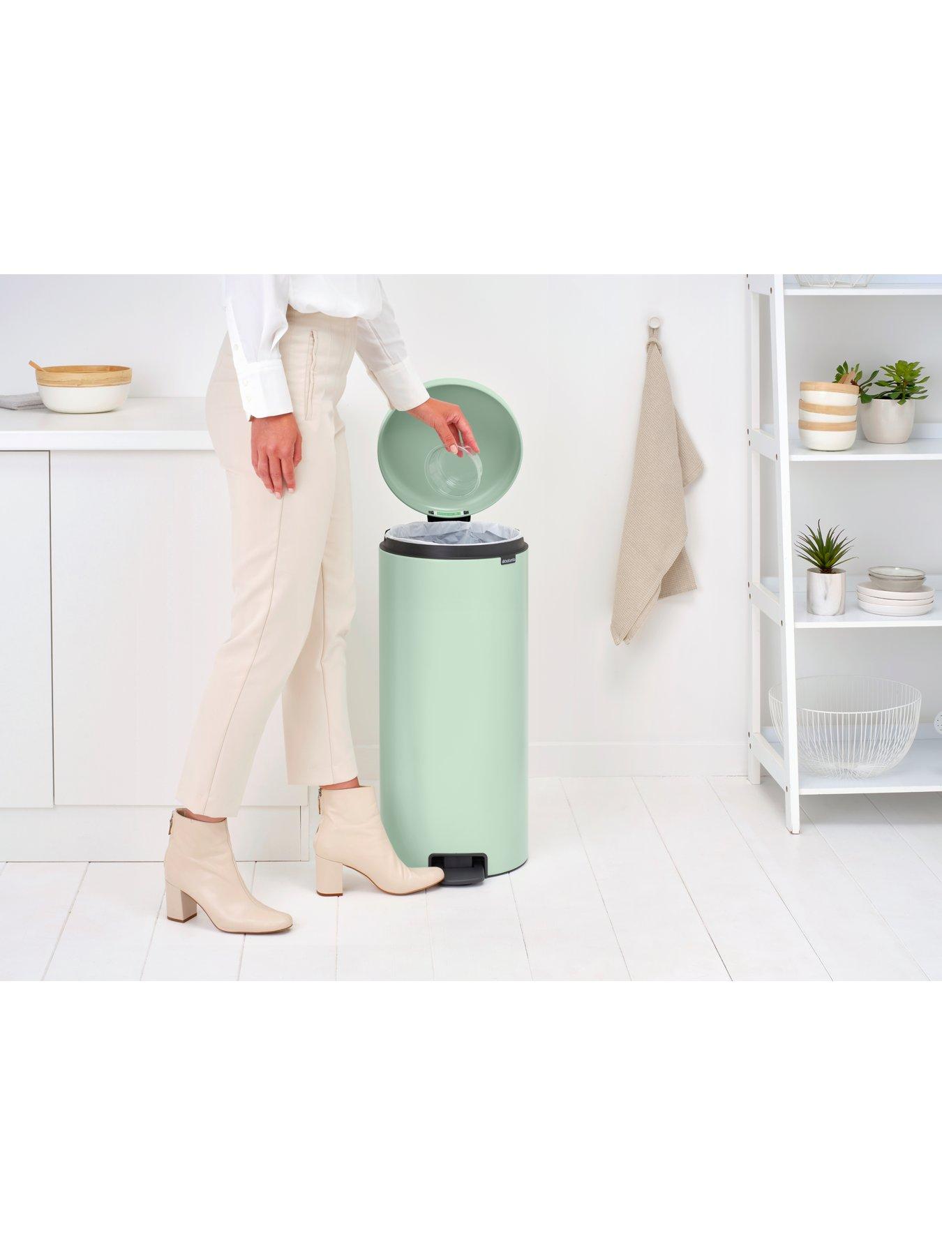 brabantia-newicon-30-litre-pedal-bin-in-greendetail