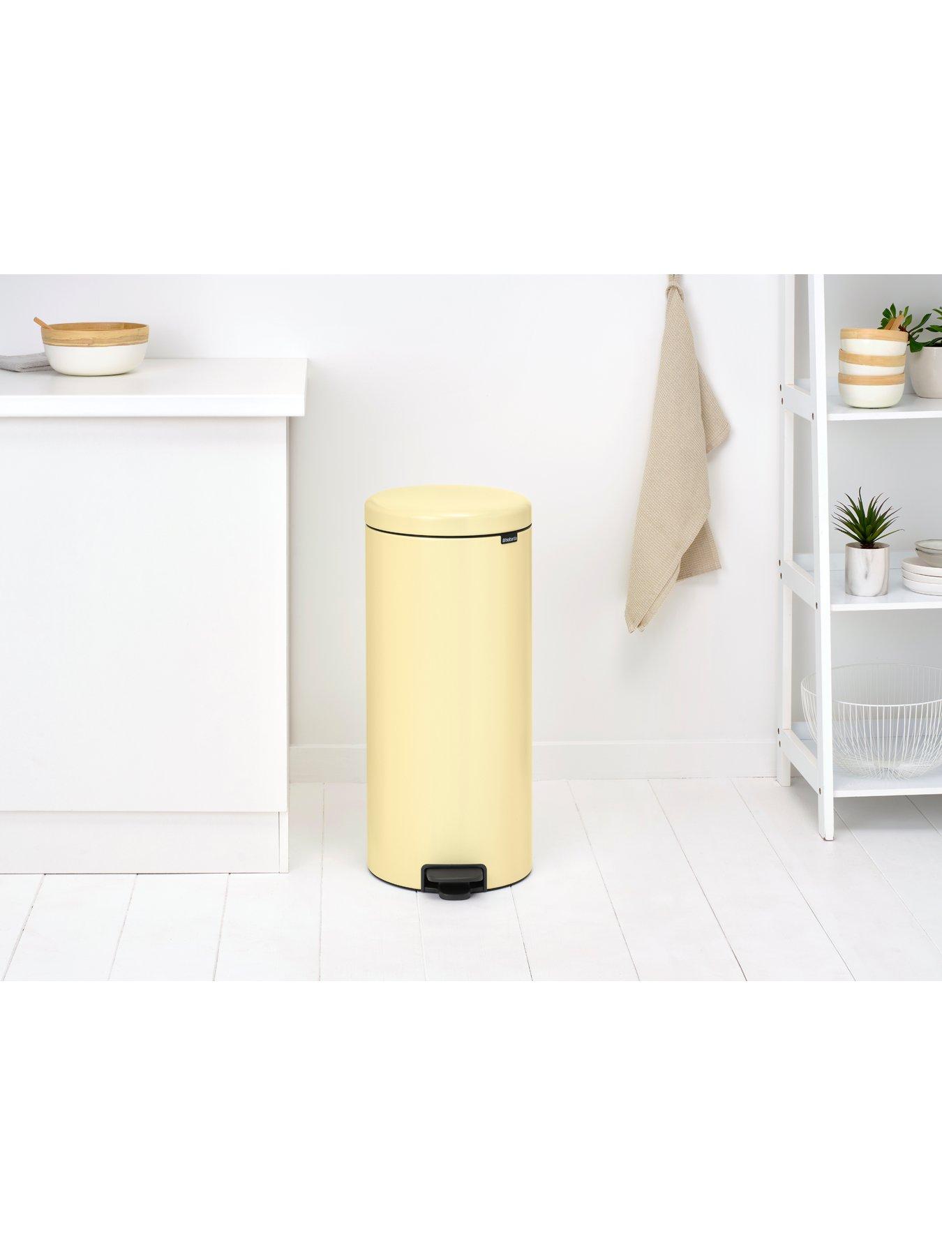 brabantia-newicon-pedal-bin-30-litreoutfit