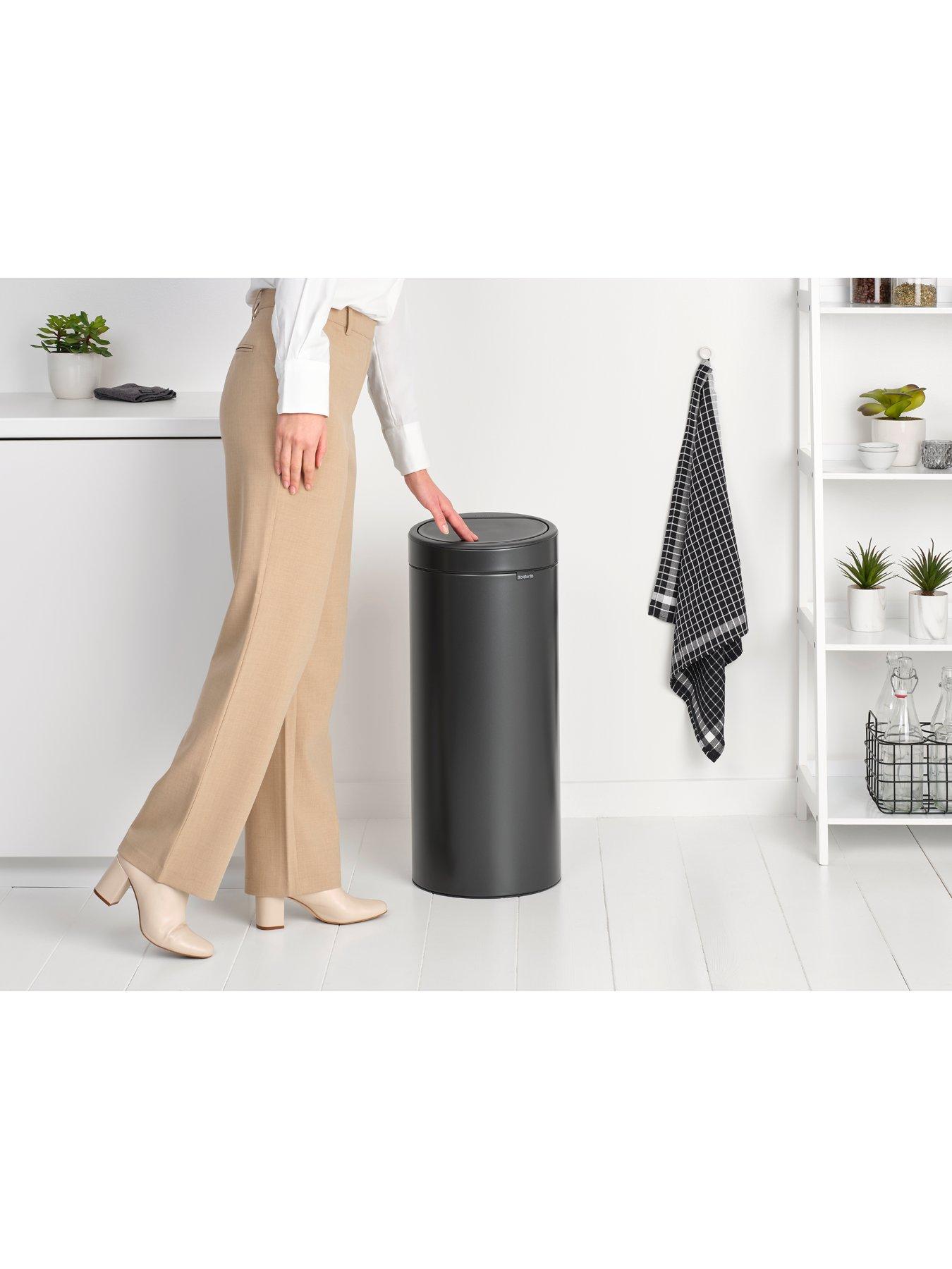 brabantia-30-litre-touch-bin-in-confident-greydetail