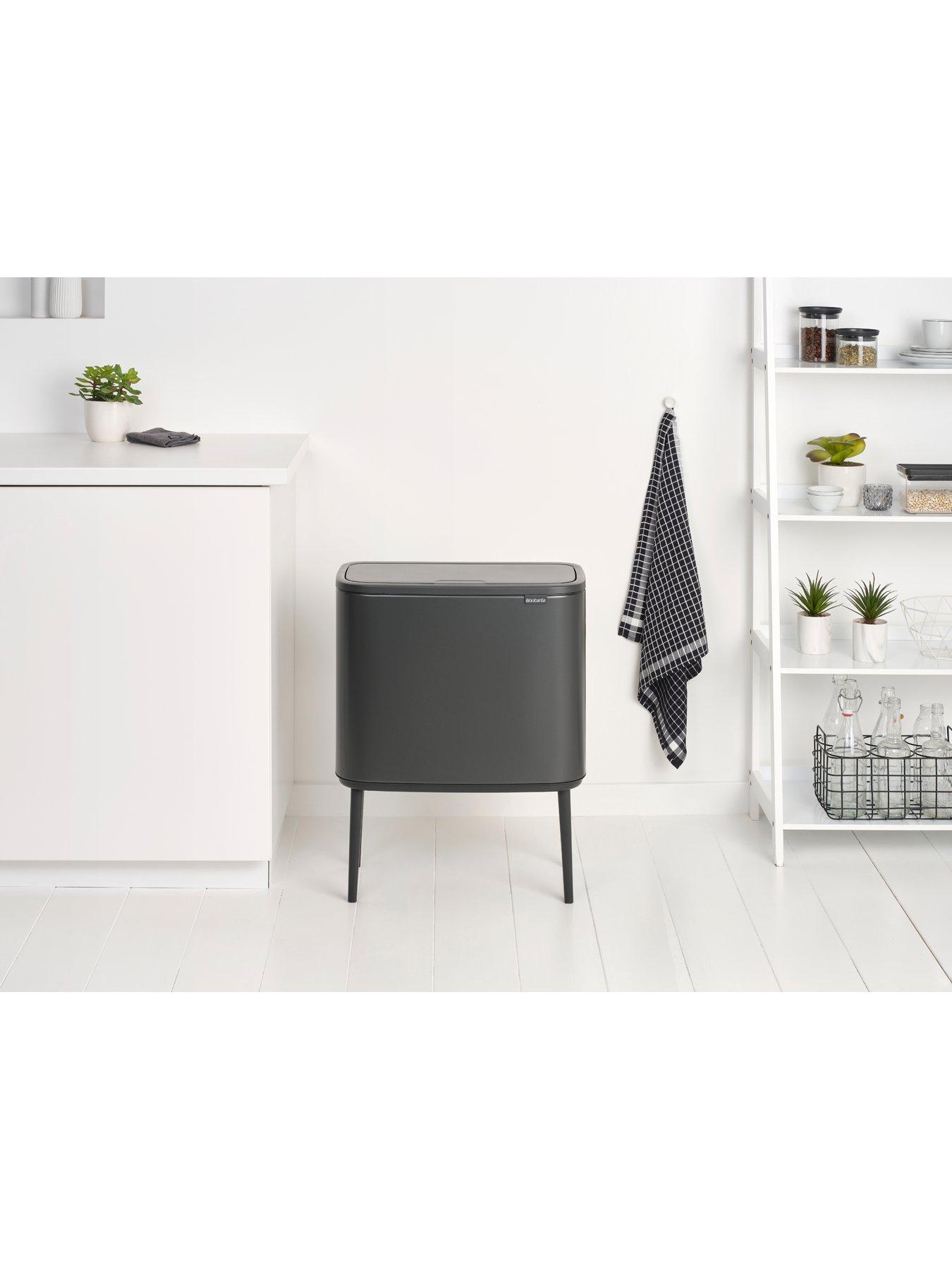 brabantia-bo-23-11-litre-touch-bin-ndash-confident-greyoutfit