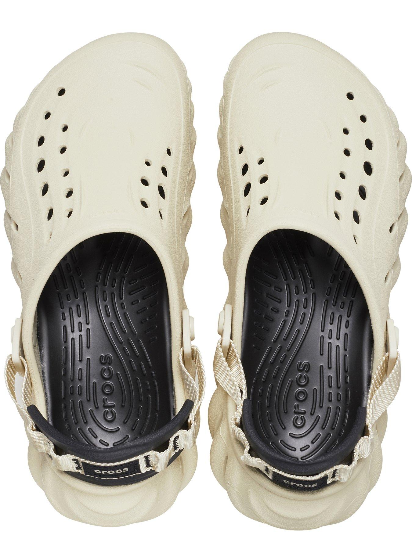 crocs-echo-clog-sandals-beigeoutfit