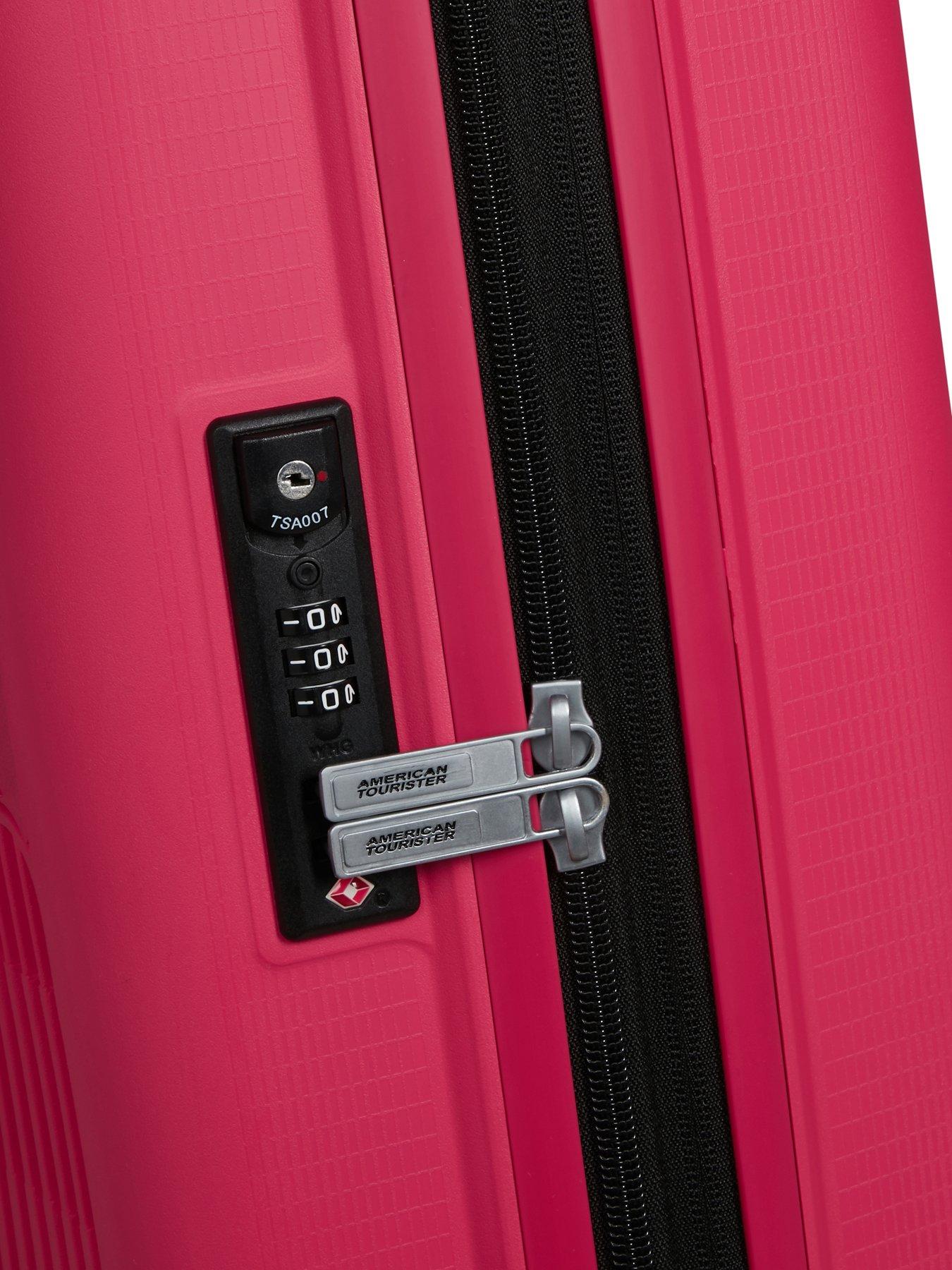 american-tourister-aerostep-55cm-cabin-hardshell-suitcaseoutfit