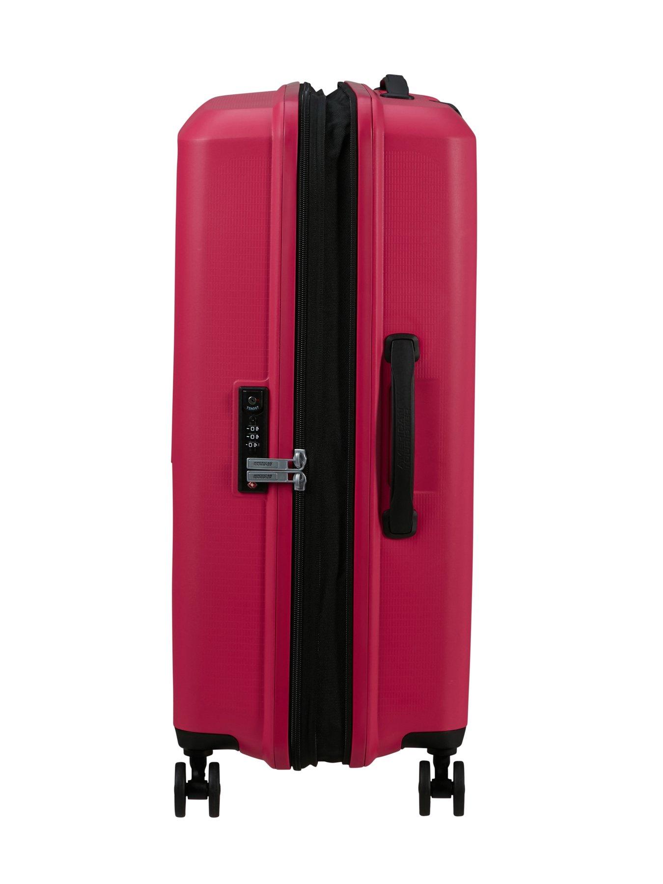 american-tourister-aerostep-67cm-medium-hardshell-suitcaseoutfit