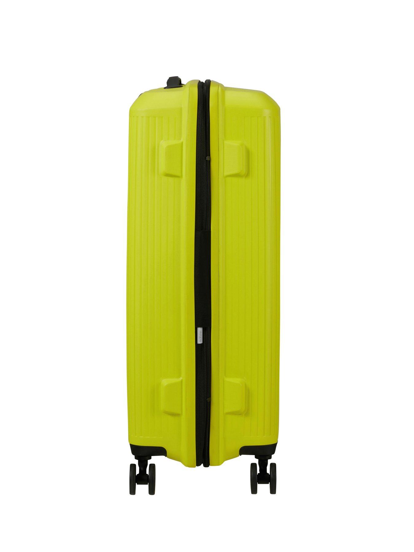 american-tourister-aerostep-67cm-medium-hardshell-suitcaseoutfit