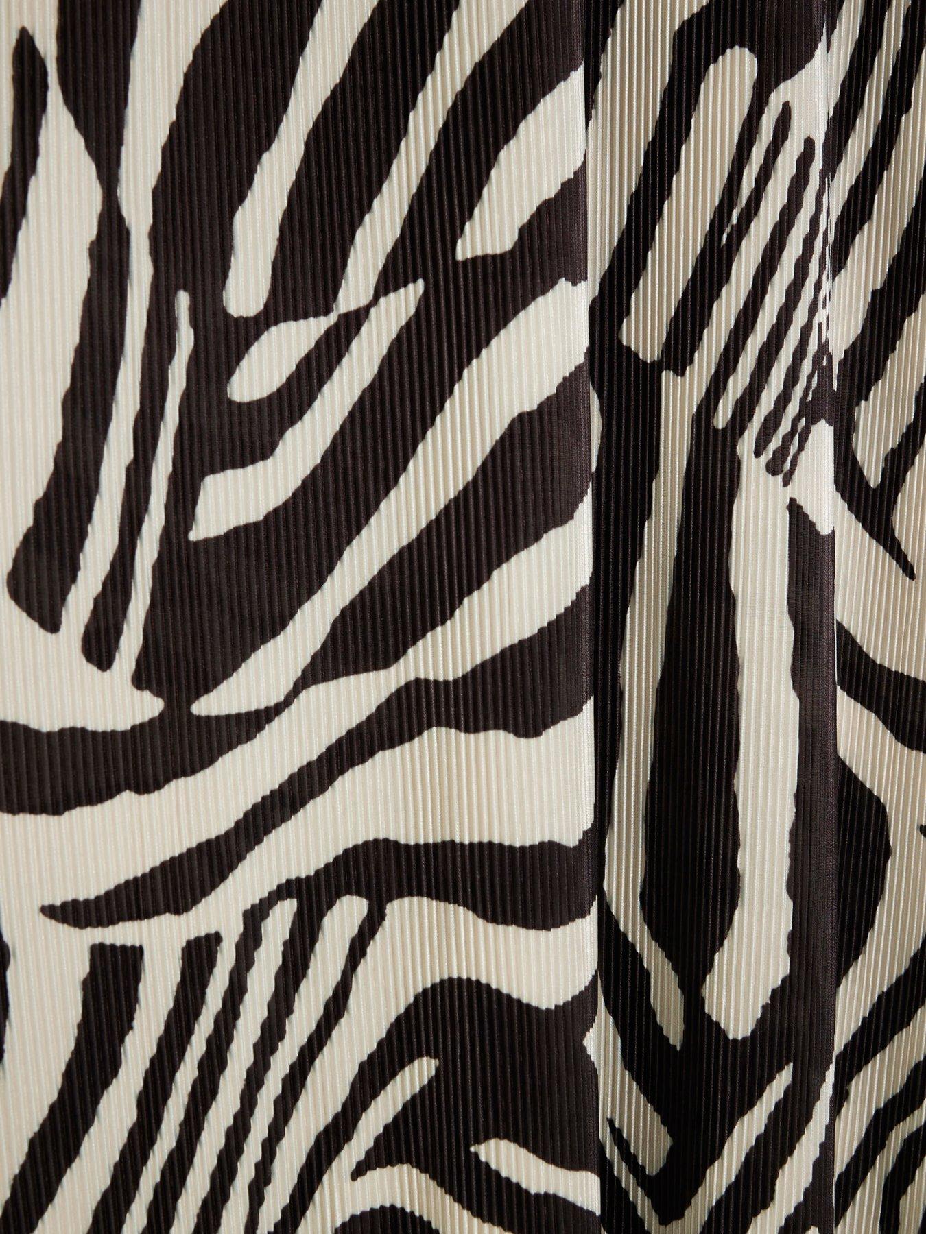 river-island-zebra-print-maxi-dress-blackdetail