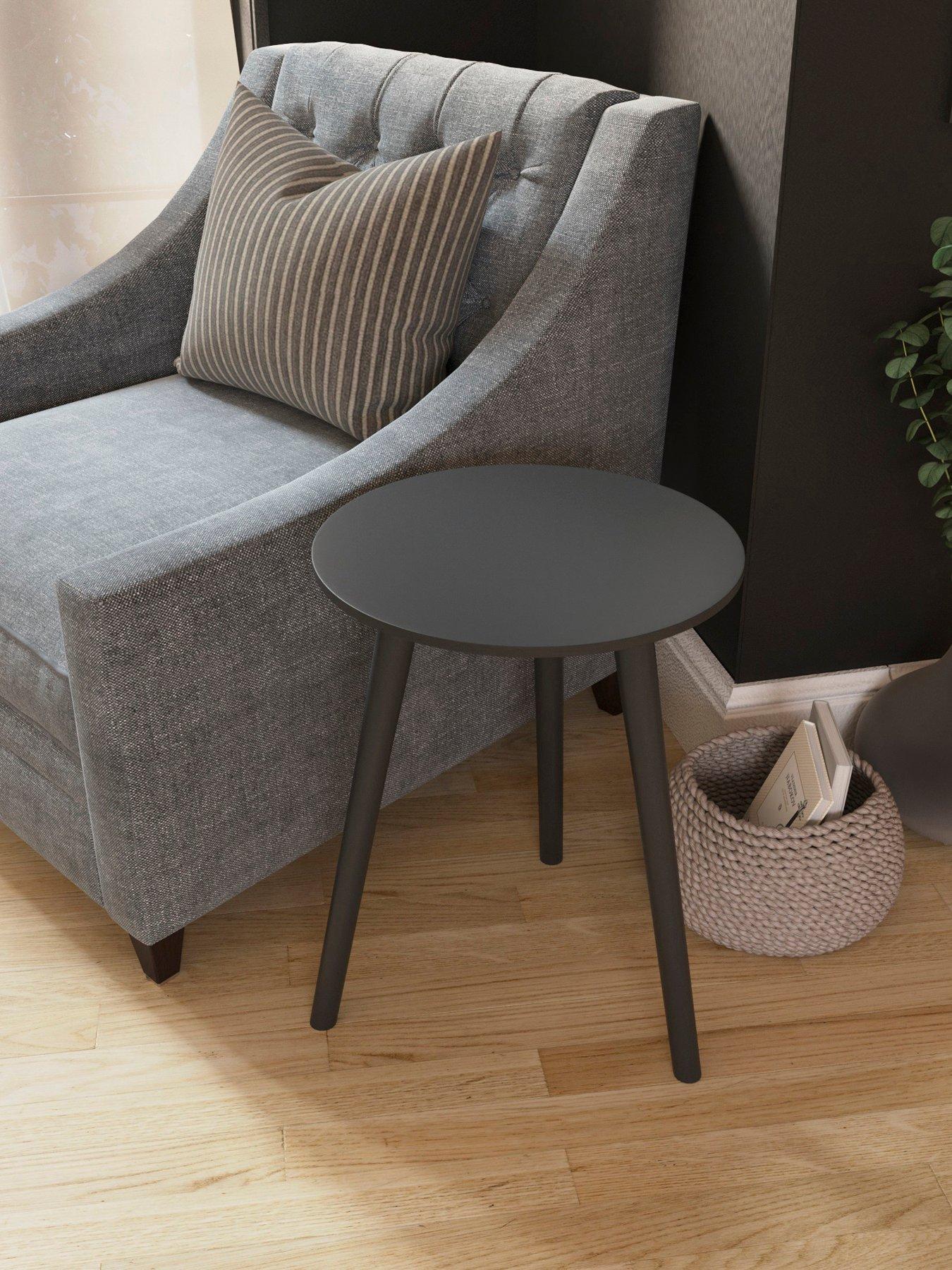 vida-designs-round-side-table