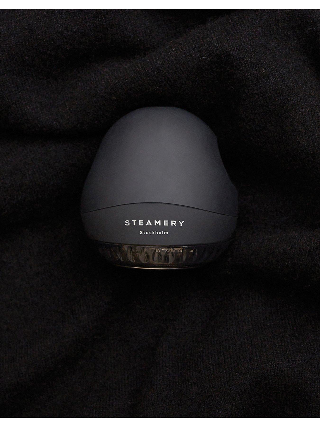 steamery-pilo-1-fabric-shaver-blackoutfit