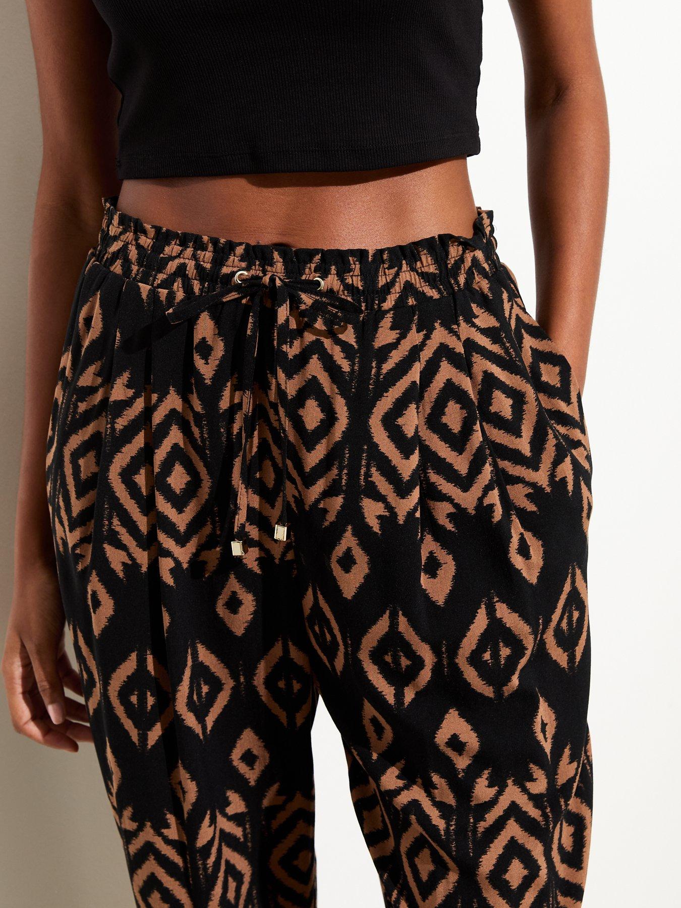 new-look-black-abstract-print-drawstring-joggersoutfit