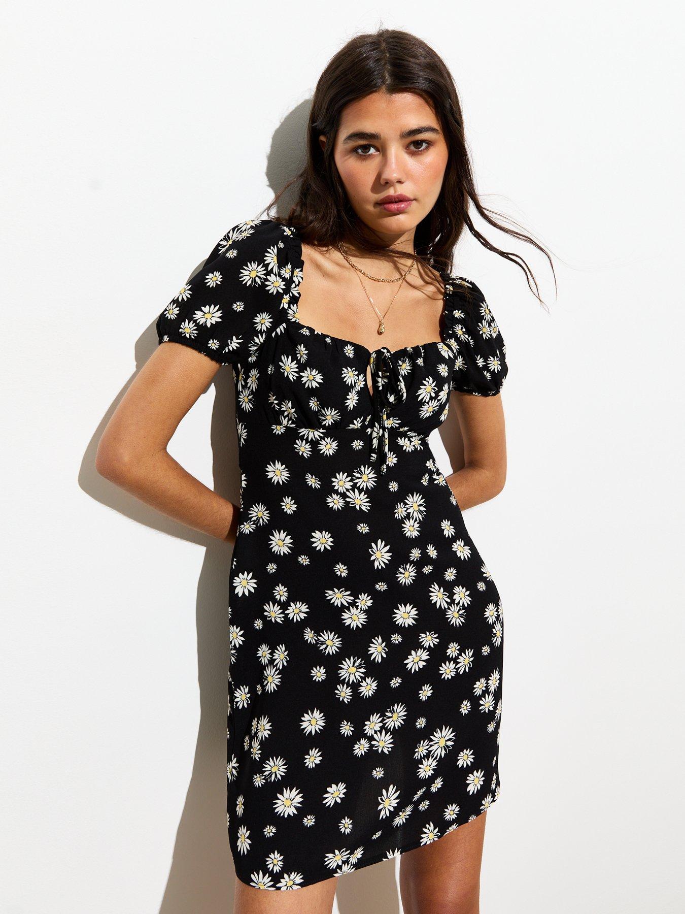 new-look-black-daisy-print-tie-front-milkmaid-mini-dress