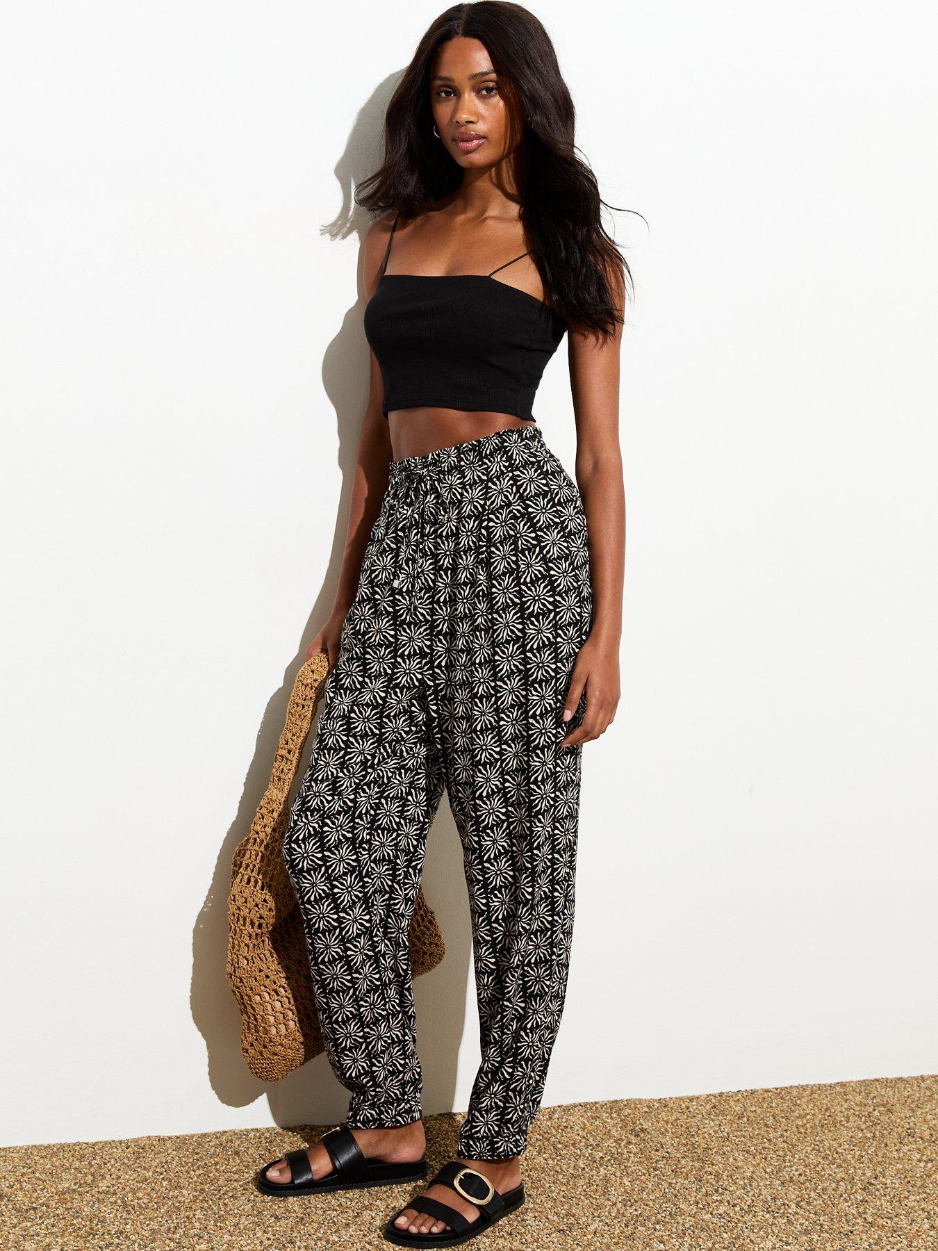 new-look-black-floral-print-joggers