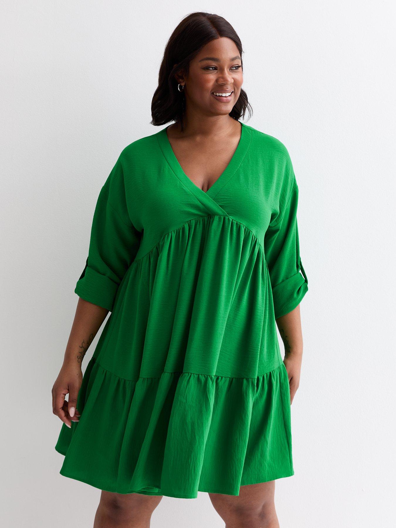 new-look-curves-green-v-neck-tiered-mini-smock-dress