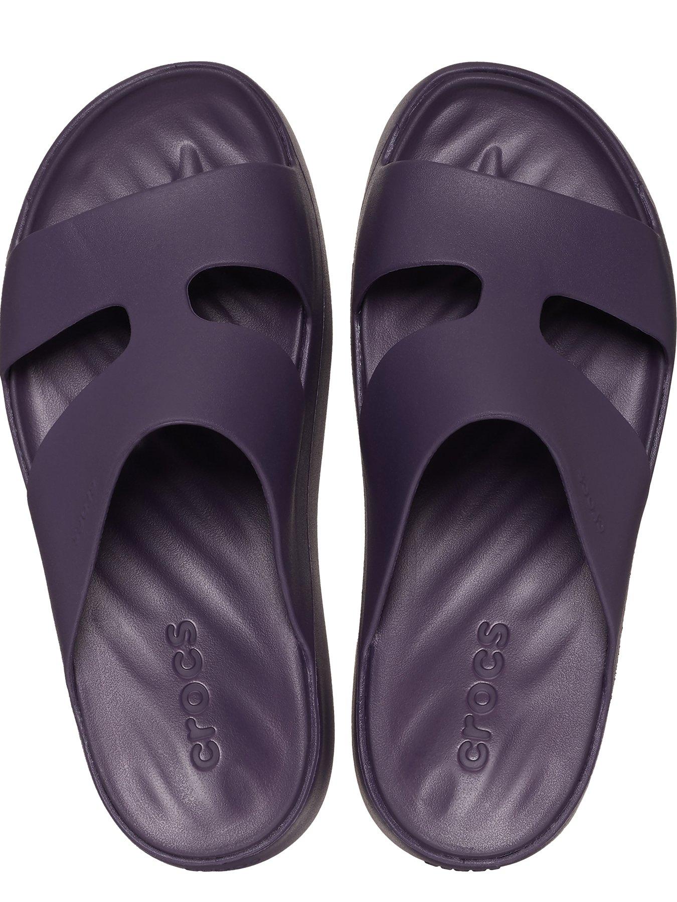 crocs-getaway-platform-h-strap-sandal-purpleoutfit