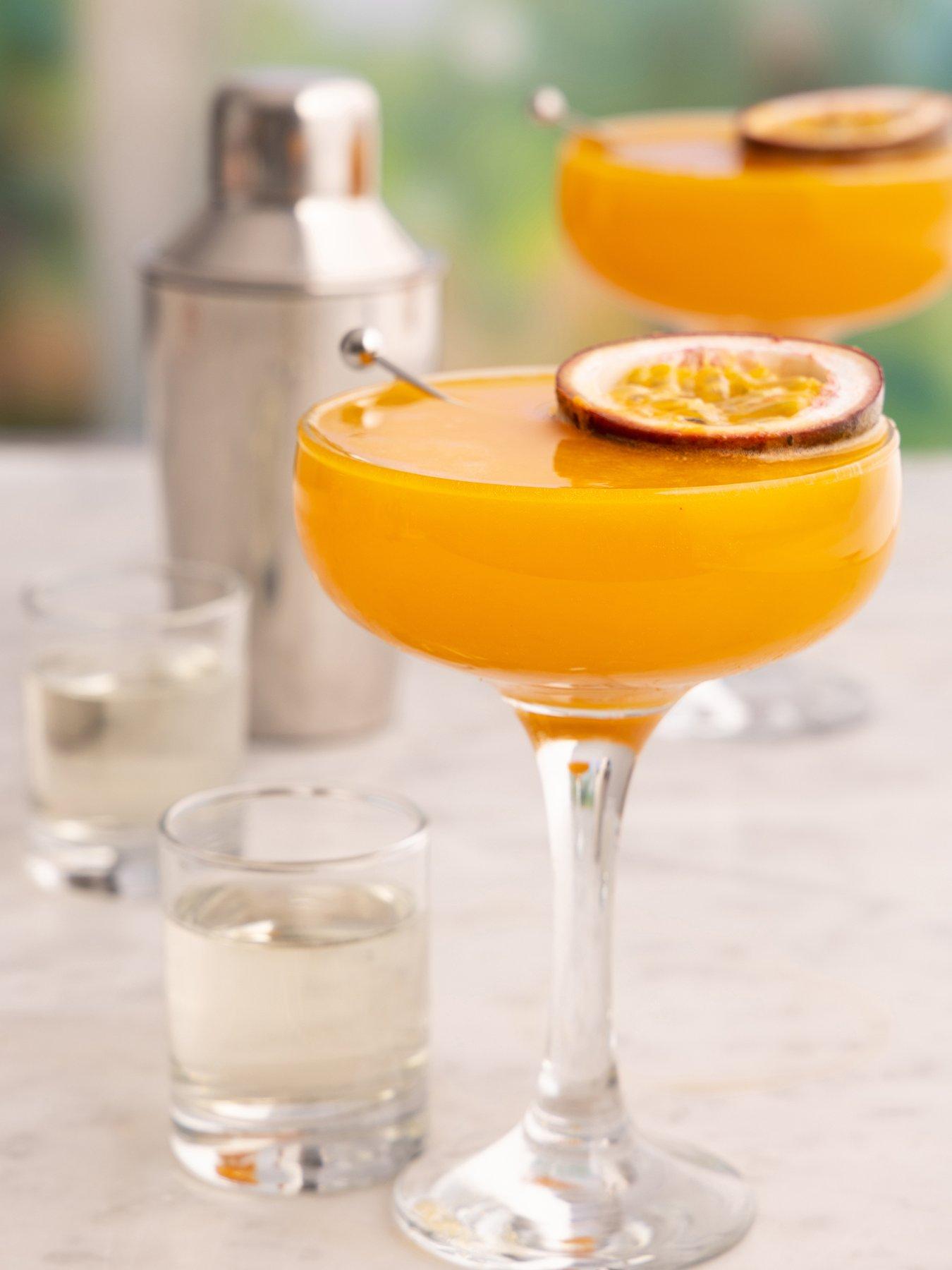 Image 5 of 6 of Ravenhead Entertain Martini Cocktail Set