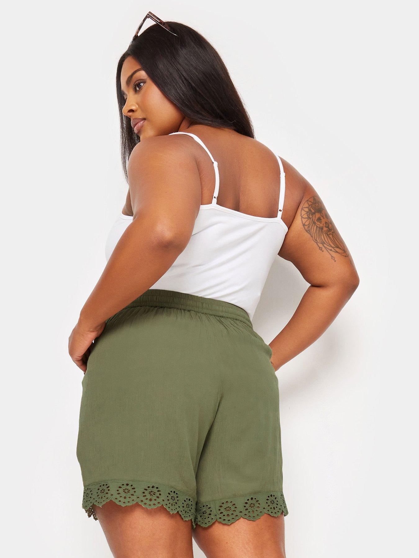 yours-curve-anglaise-scallopednbspshort-greenstillFront