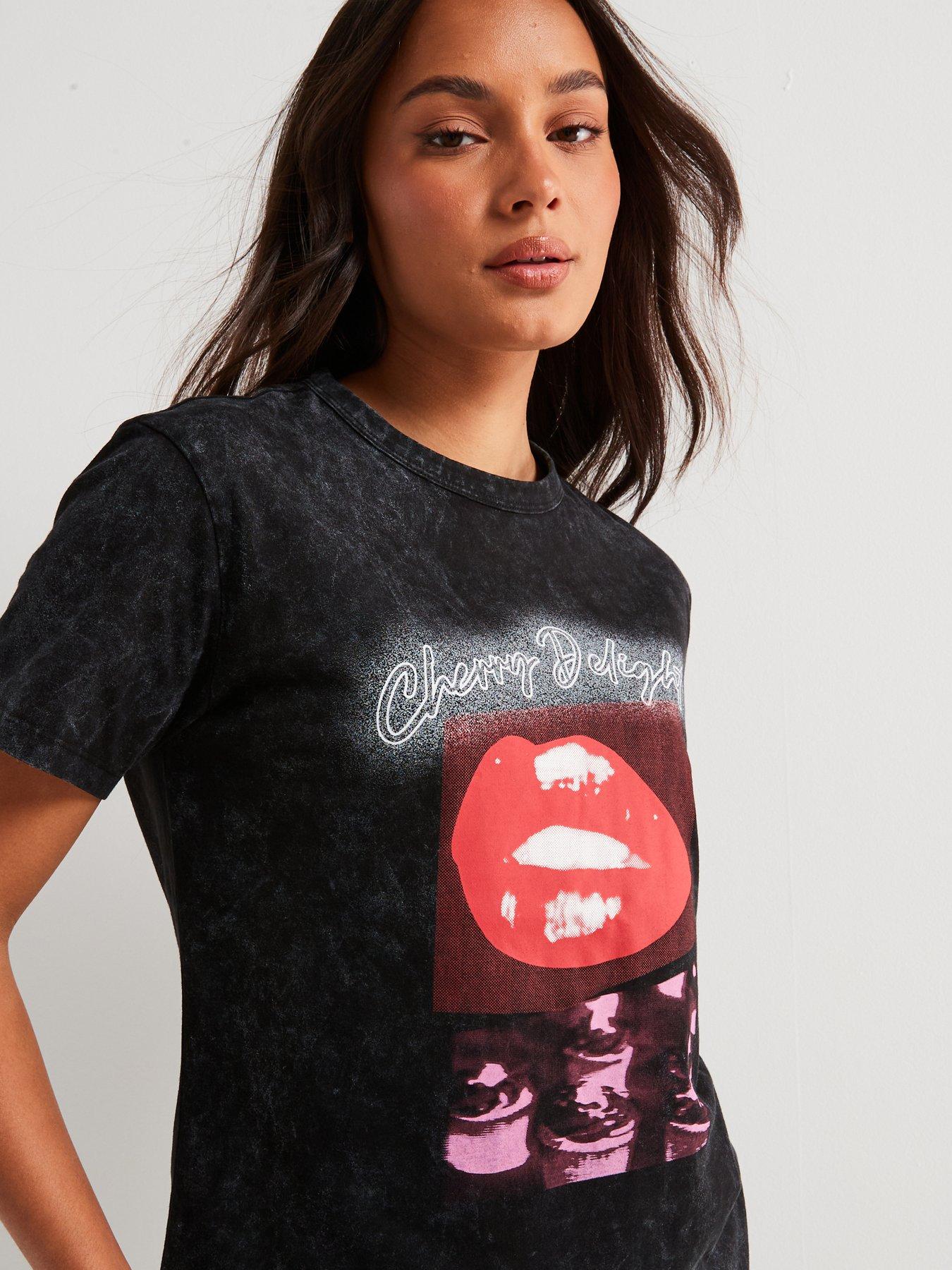 hugo-damacia-graphic-t-shirt-blackoutfit