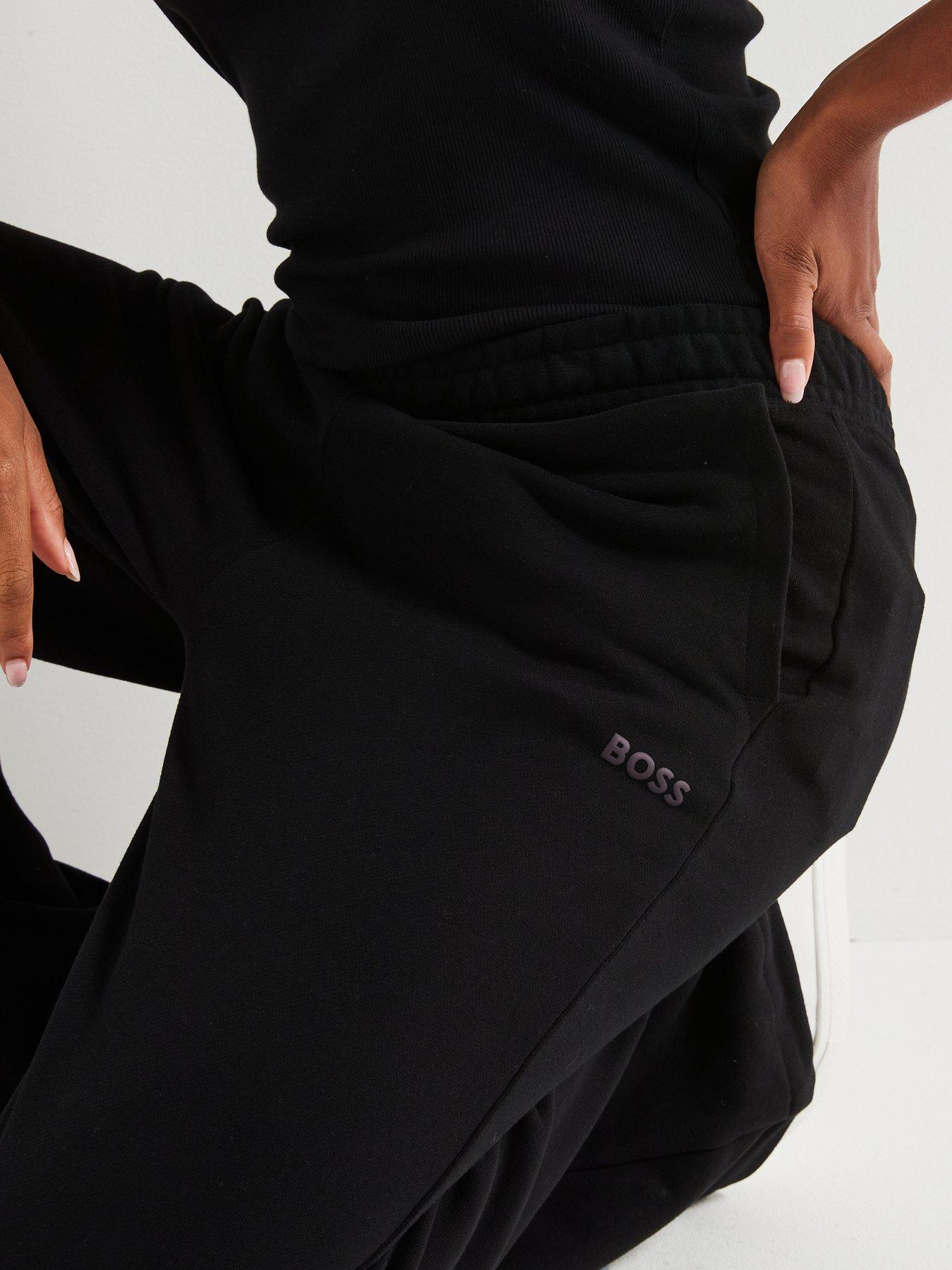 boss-logo-joggers-blackoutfit