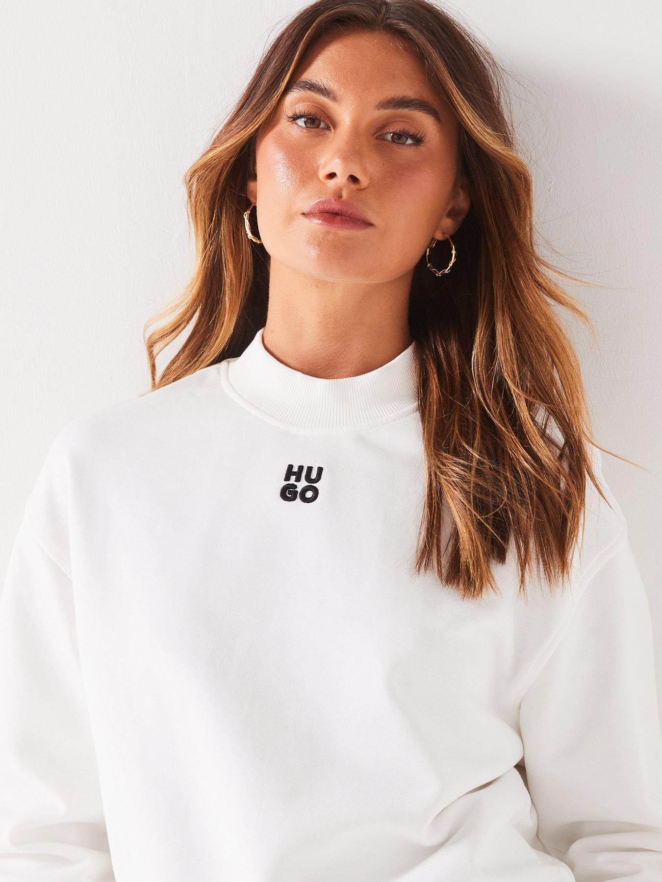 hugo-daxandria-crew-neck-stacked-logo-sweatshirt-whiteoutfit