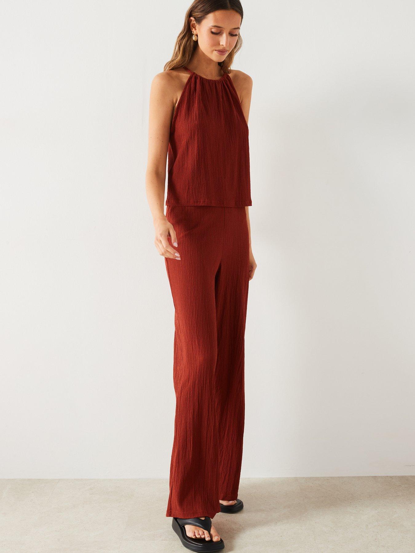 mango-flowy-textured-fabric-wide-leg-trouserdetail