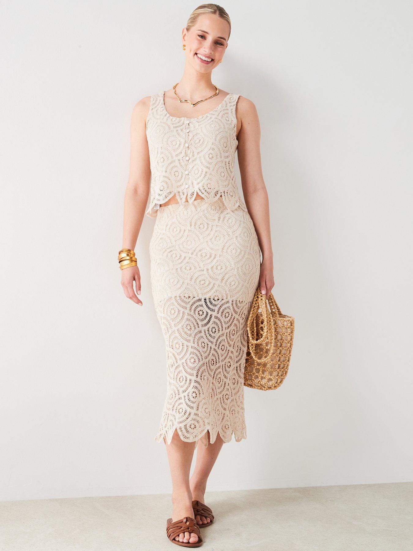 mango-crochet-midi-skirtoutfit