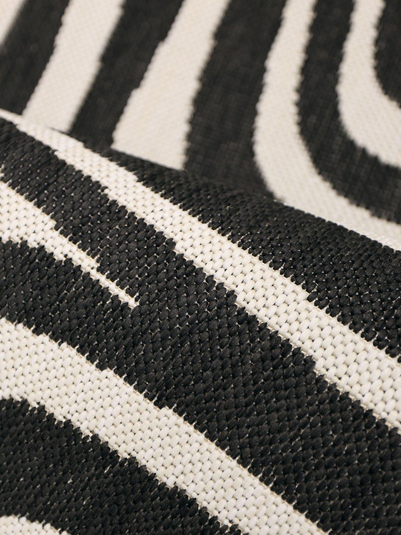 Image 4 of 5 of The Very Collection Alghero Indoor/Outdoor Flatweave Runner -&nbsp;Mono