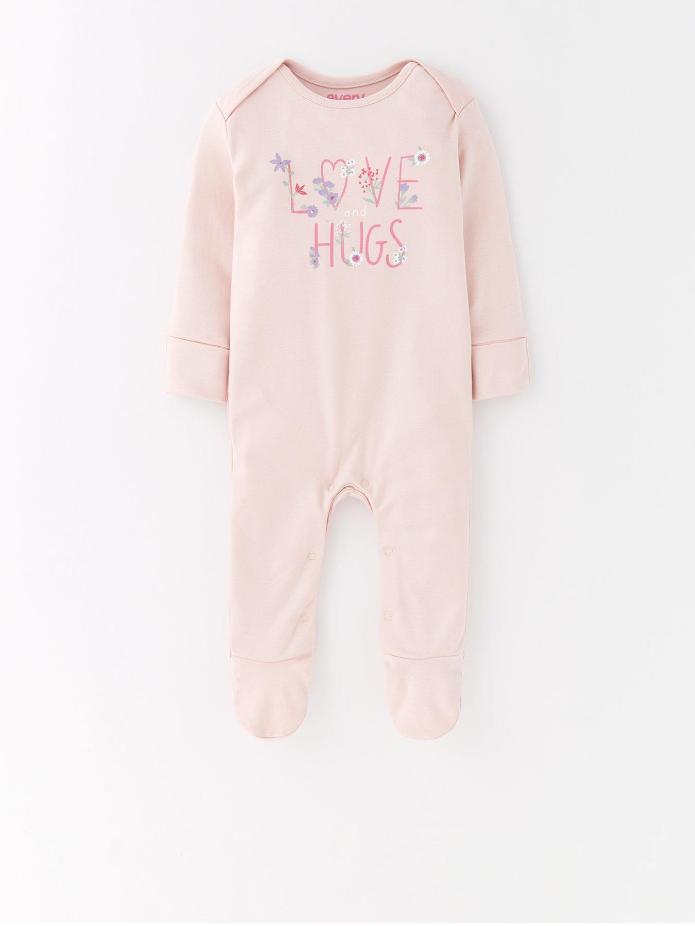 everyday-girls-love-hugs-sleepsuit