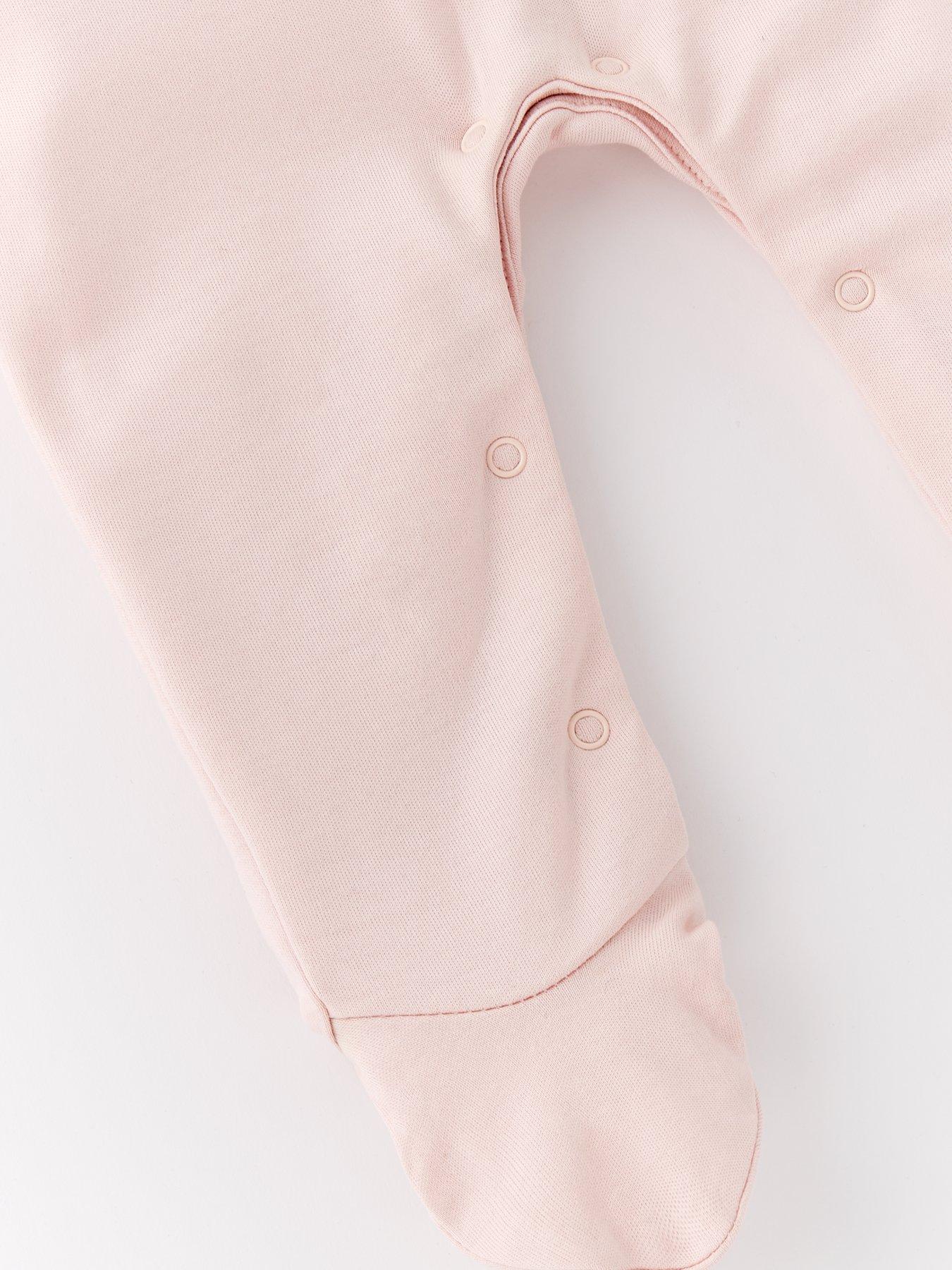 everyday-girls-love-hugs-sleepsuitdetail