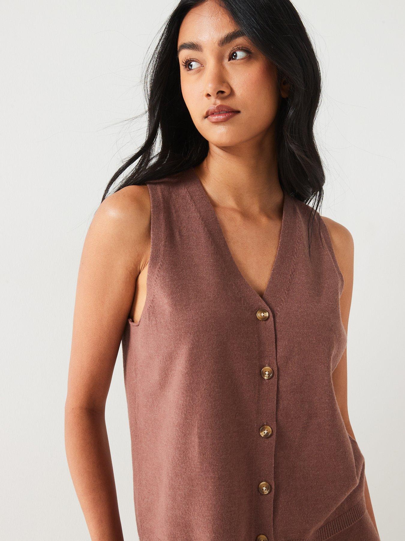 in-the-style-knitted-button-through-waistcoat-co-ord-brownoutfit